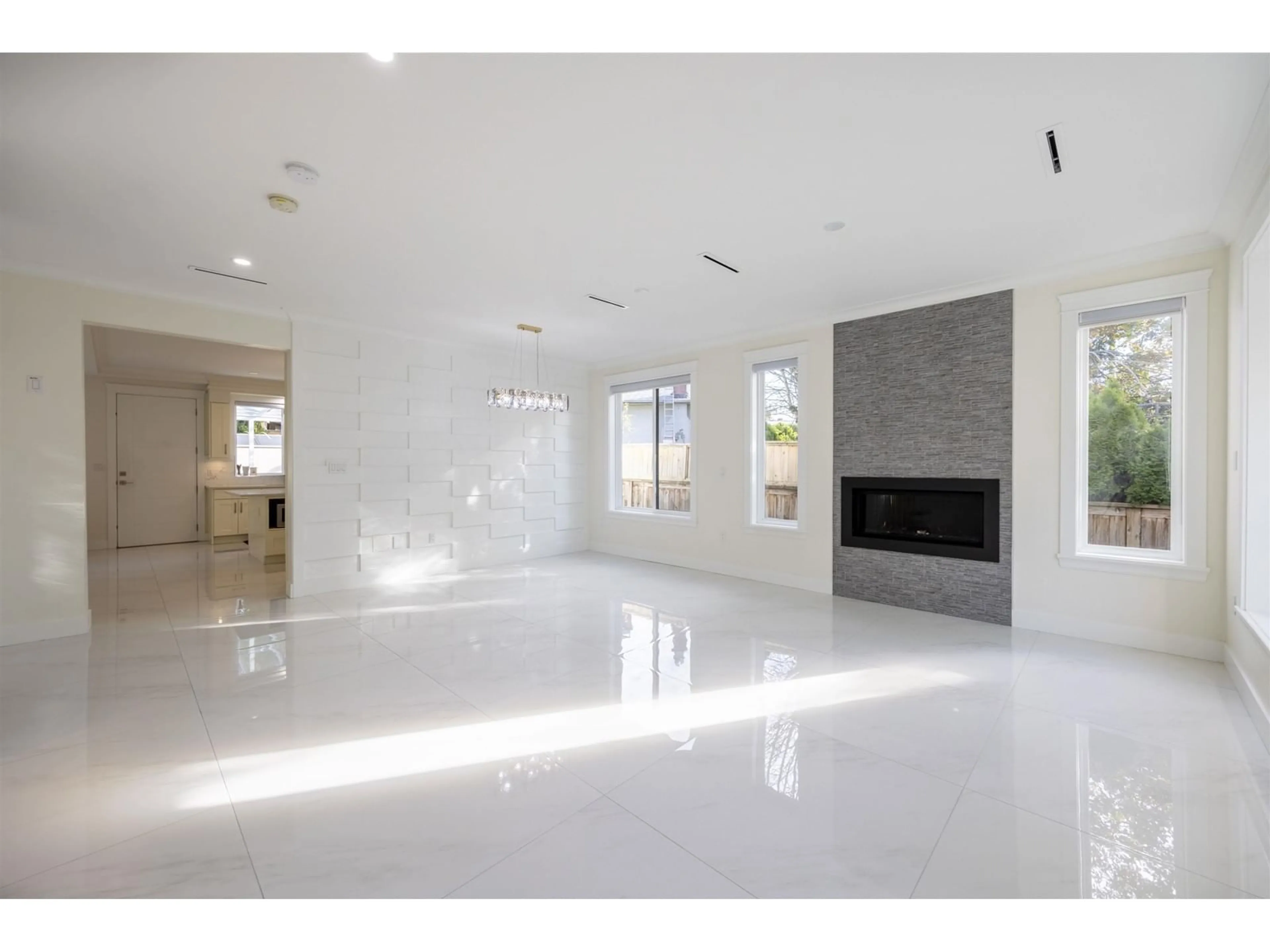 Indoor foyer, cement floor for 10012 PARK DRIVE, Surrey British Columbia V3V3A6