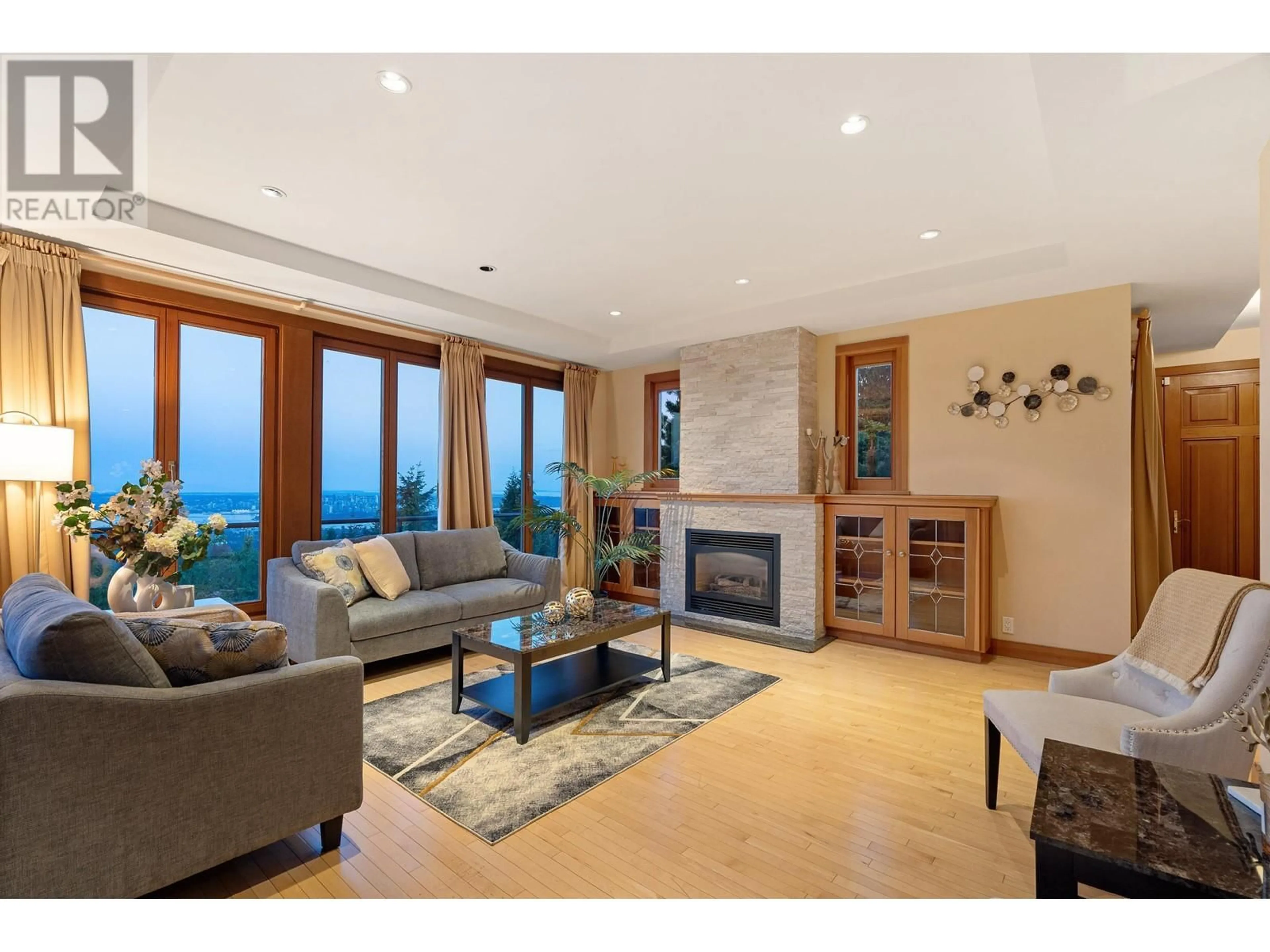 Living room, wood floors for 1035 CRESTLINE ROAD, West Vancouver British Columbia V7S2E3