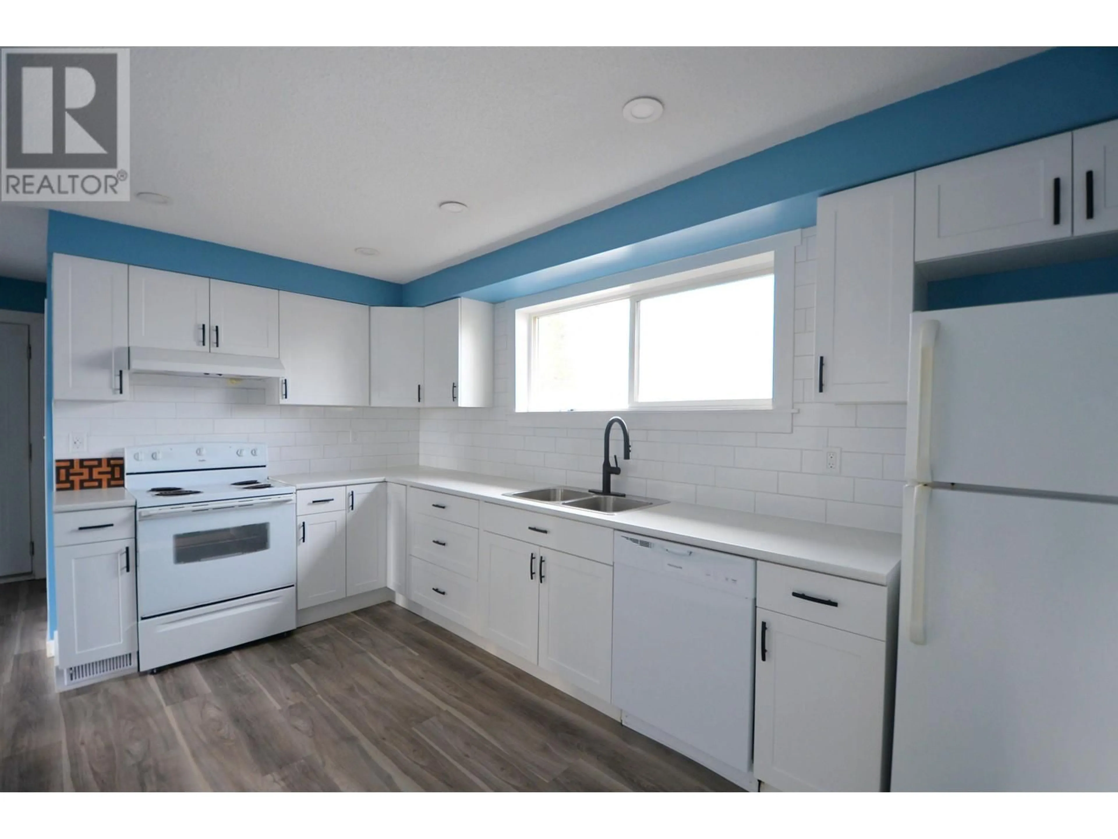 Standard kitchen, wood floors, cottage for 2440 15TH AVENUE, Prince George British Columbia V2M1S6