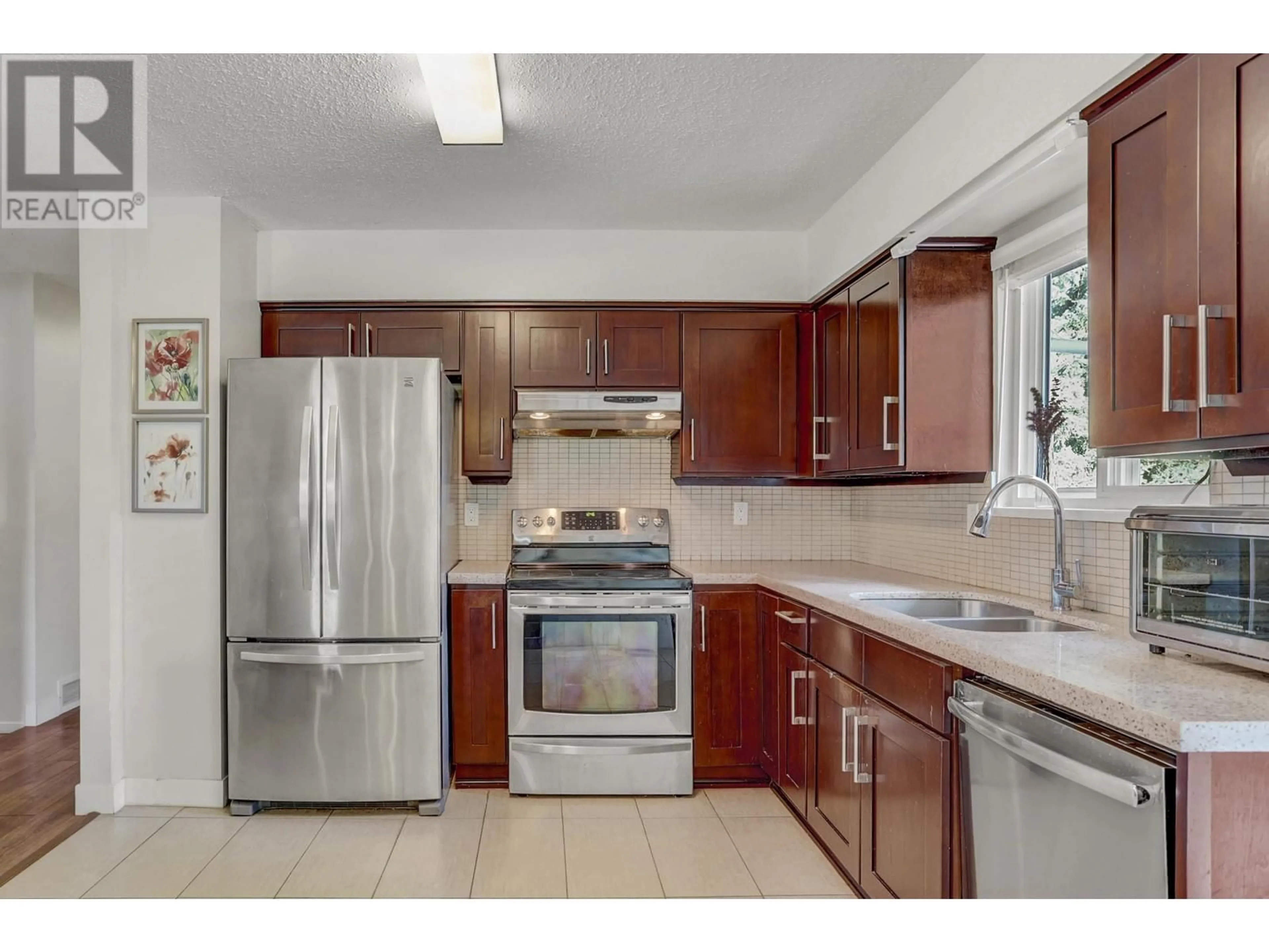 Standard kitchen, wood floors, cottage for 11958 HALL STREET, Maple Ridge British Columbia V2X5L8