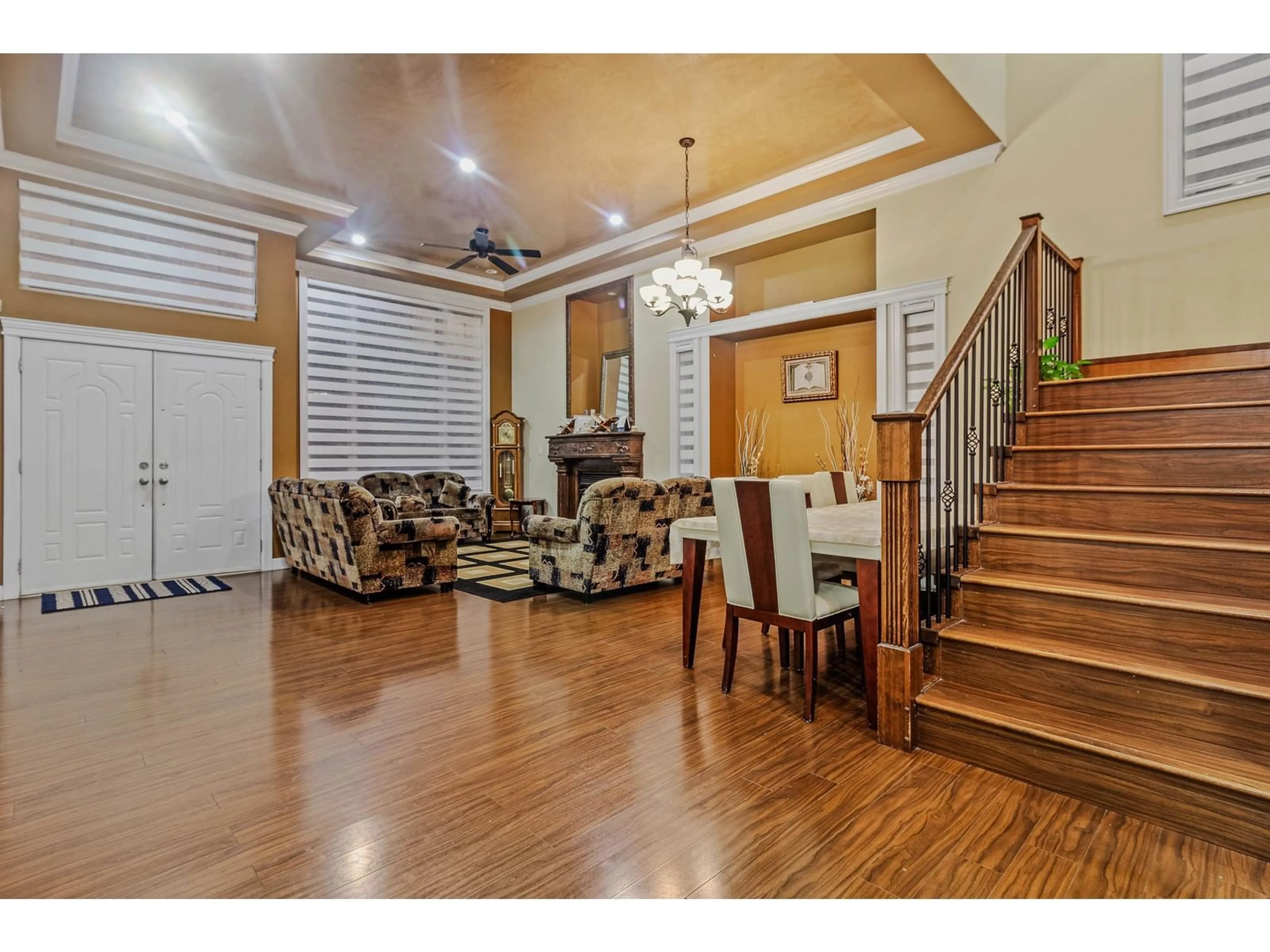 Indoor foyer, wood floors for 7752 146 STREET, Surrey British Columbia V3S2T6