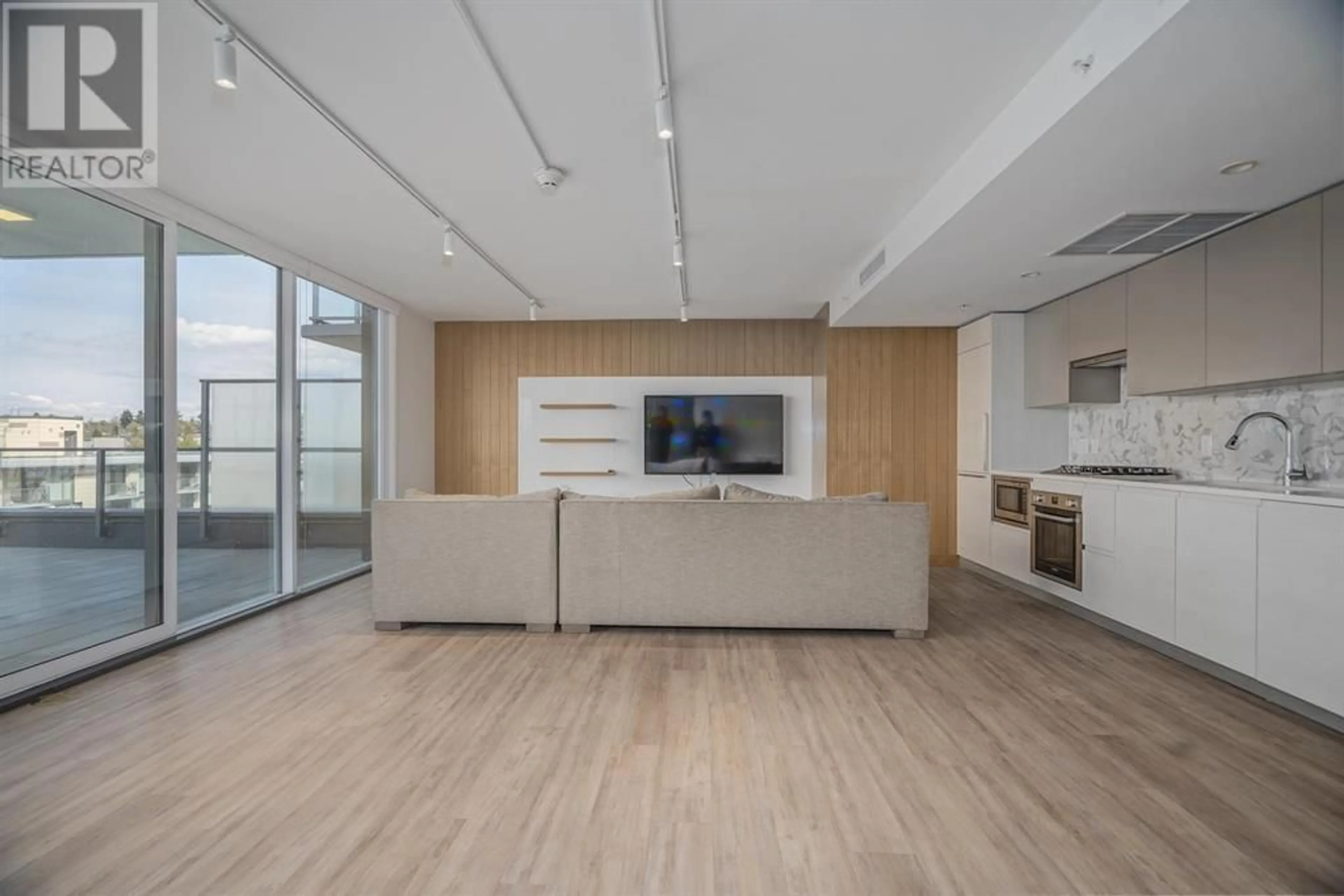 Living room, wood floors for 210 8138 FRASER STREET, Vancouver British Columbia V5X0J8