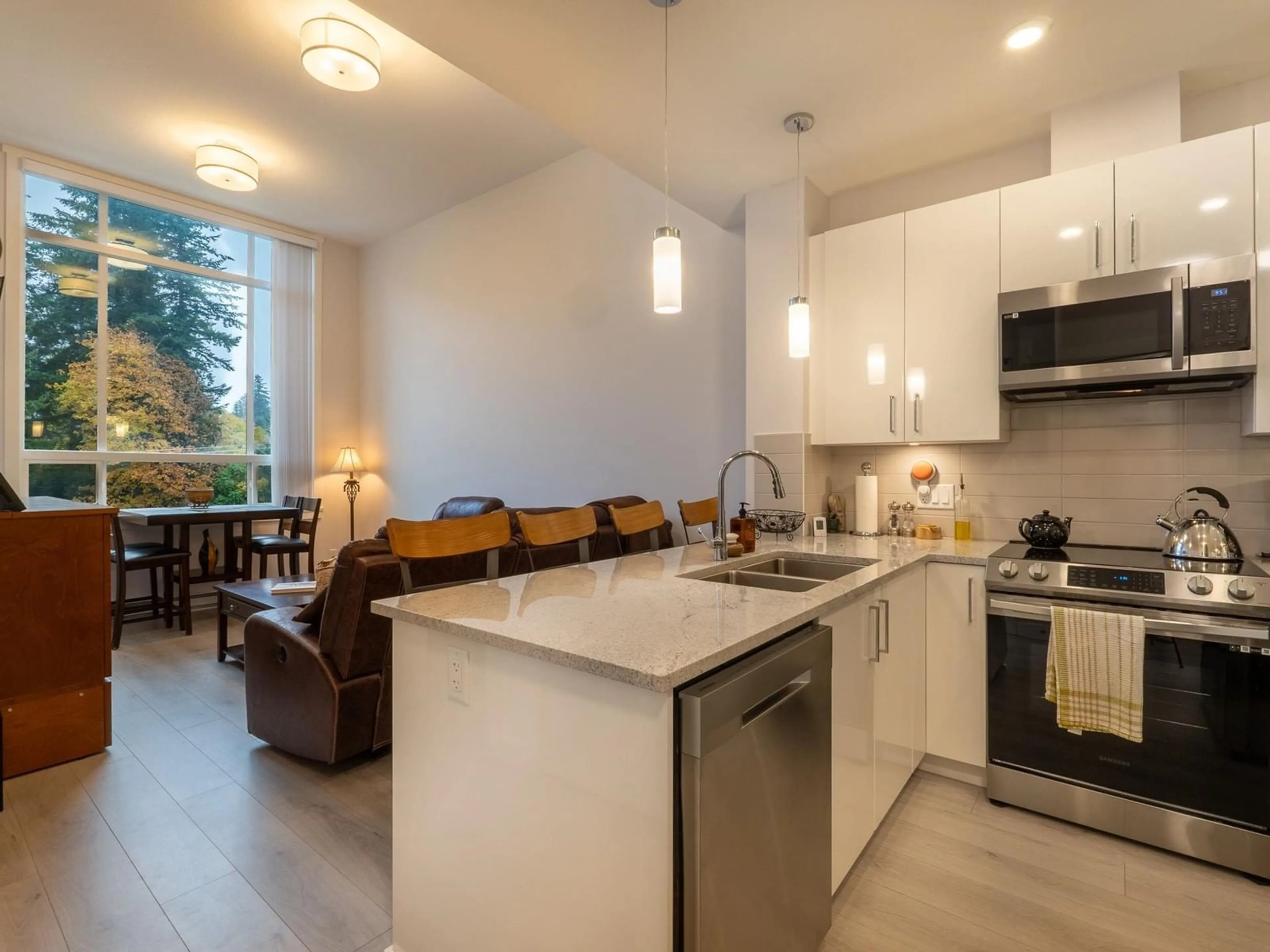 Open concept kitchen for 419 32690 14 AVENUE, Mission British Columbia V2V0K5