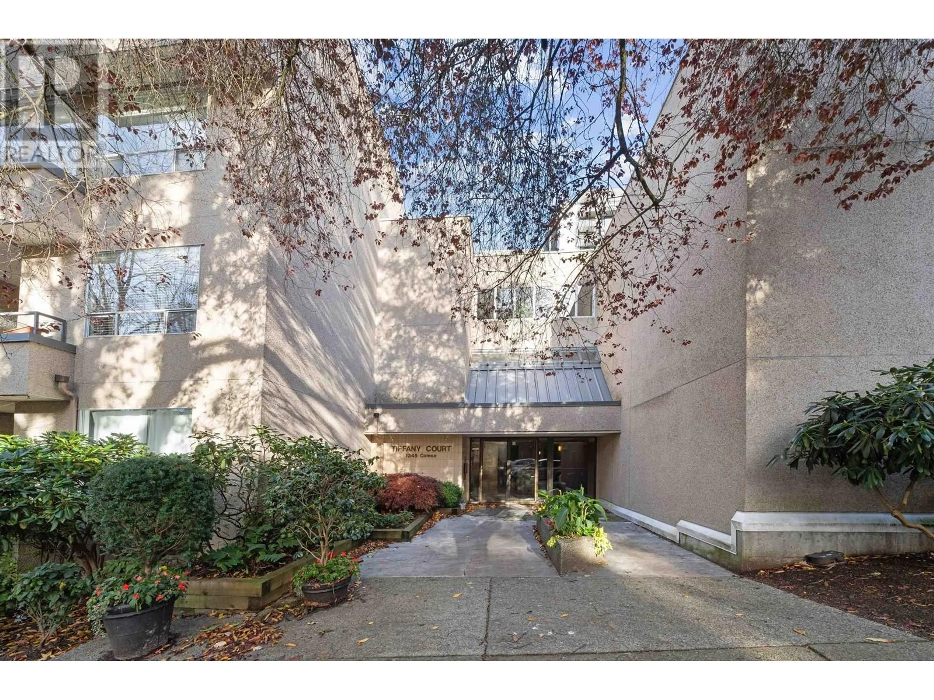 Indoor foyer for 204 1345 COMOX STREET, Vancouver British Columbia V6E4E4