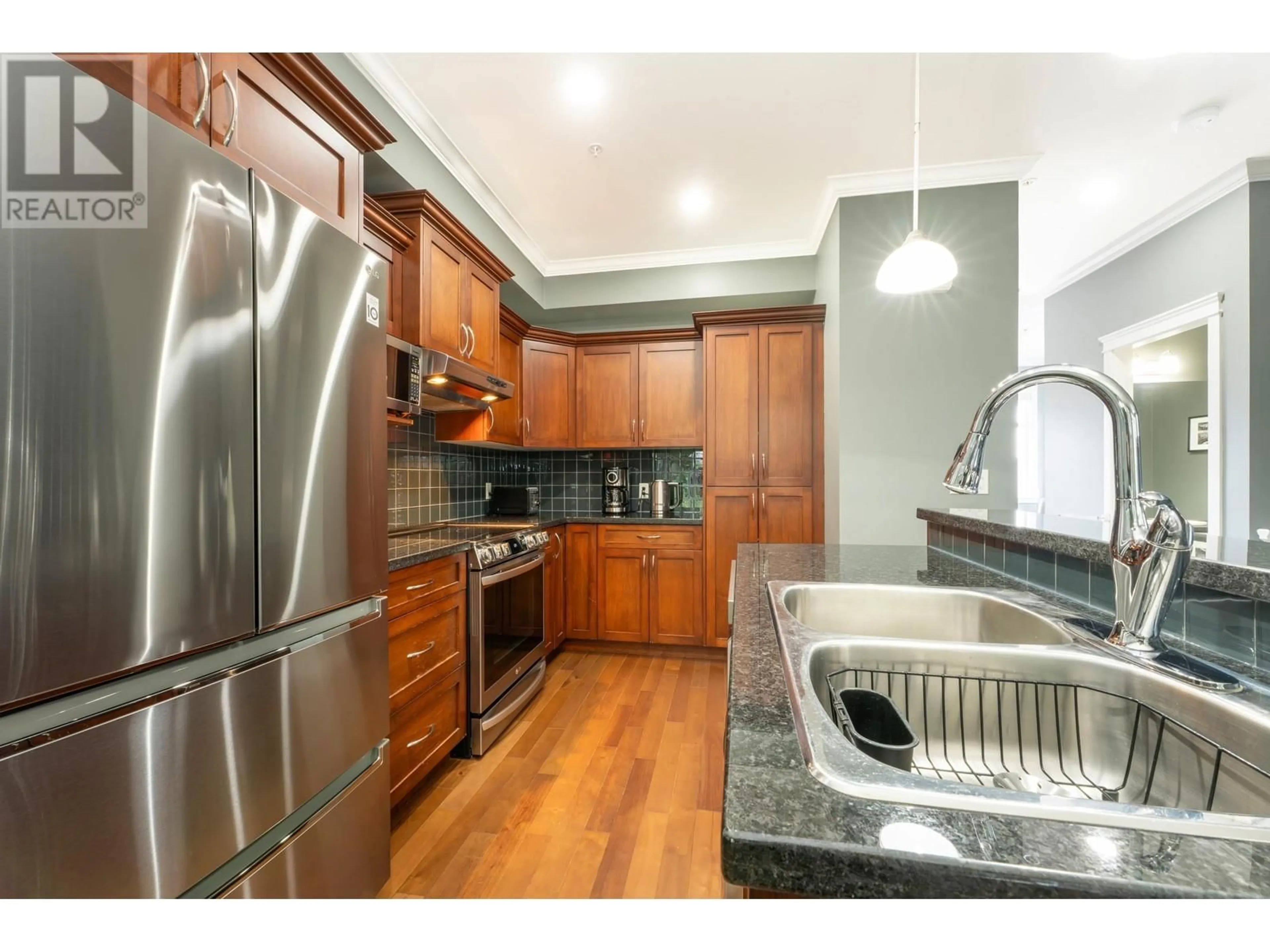 Kitchen, wood floors for 34 11282 COTTONWOOD DRIVE, Maple Ridge British Columbia V2X8W7