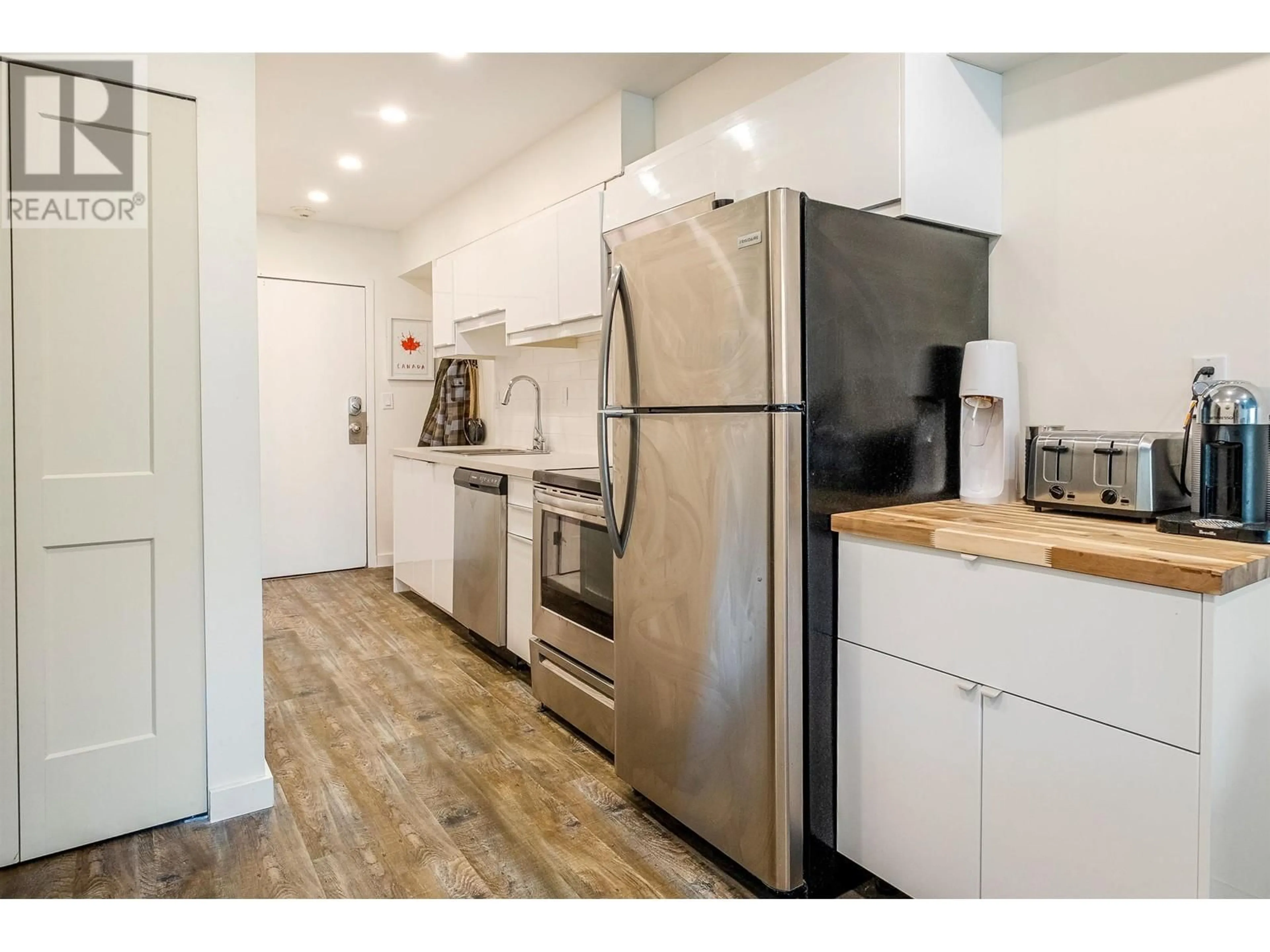 Standard kitchen, wood floors for 312 2021 KAREN CRESCENT, Whistler British Columbia V8E0H1