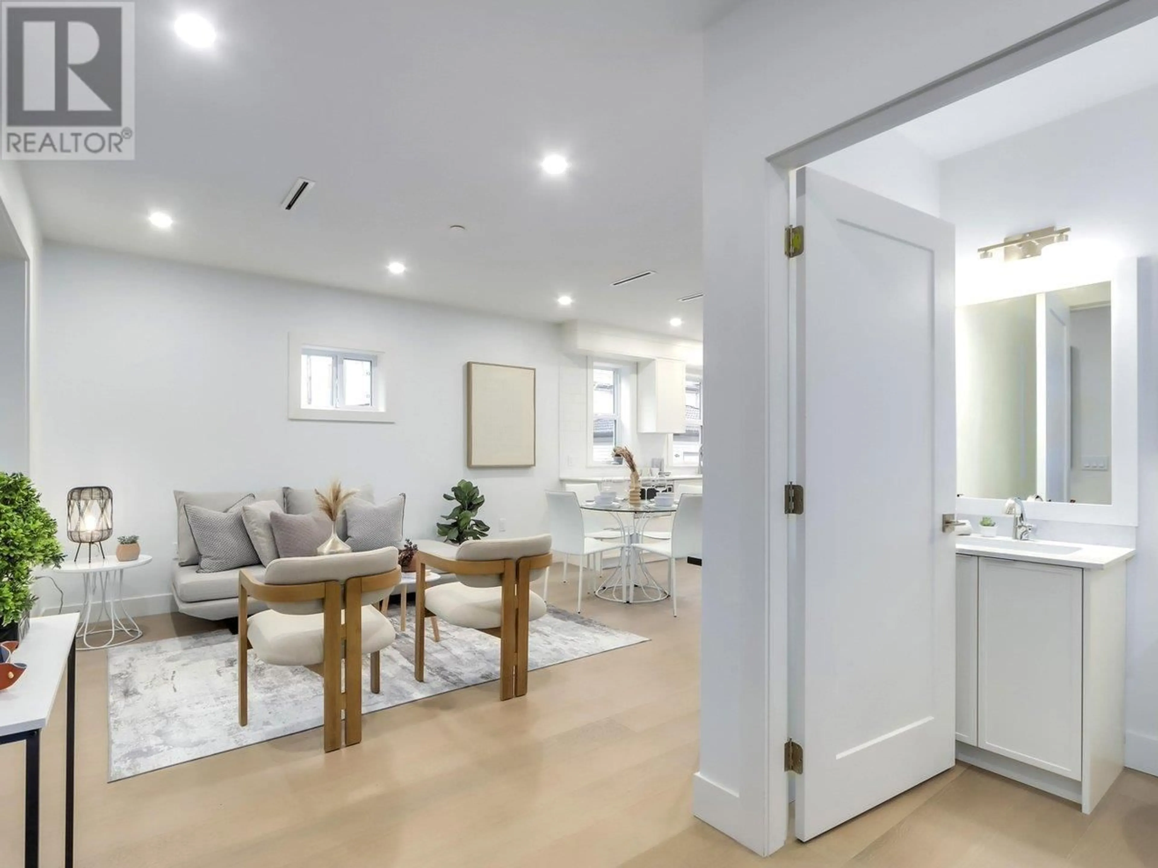 Indoor entryway, wood floors for 4869 LANARK STREET, Vancouver British Columbia V5N3S1