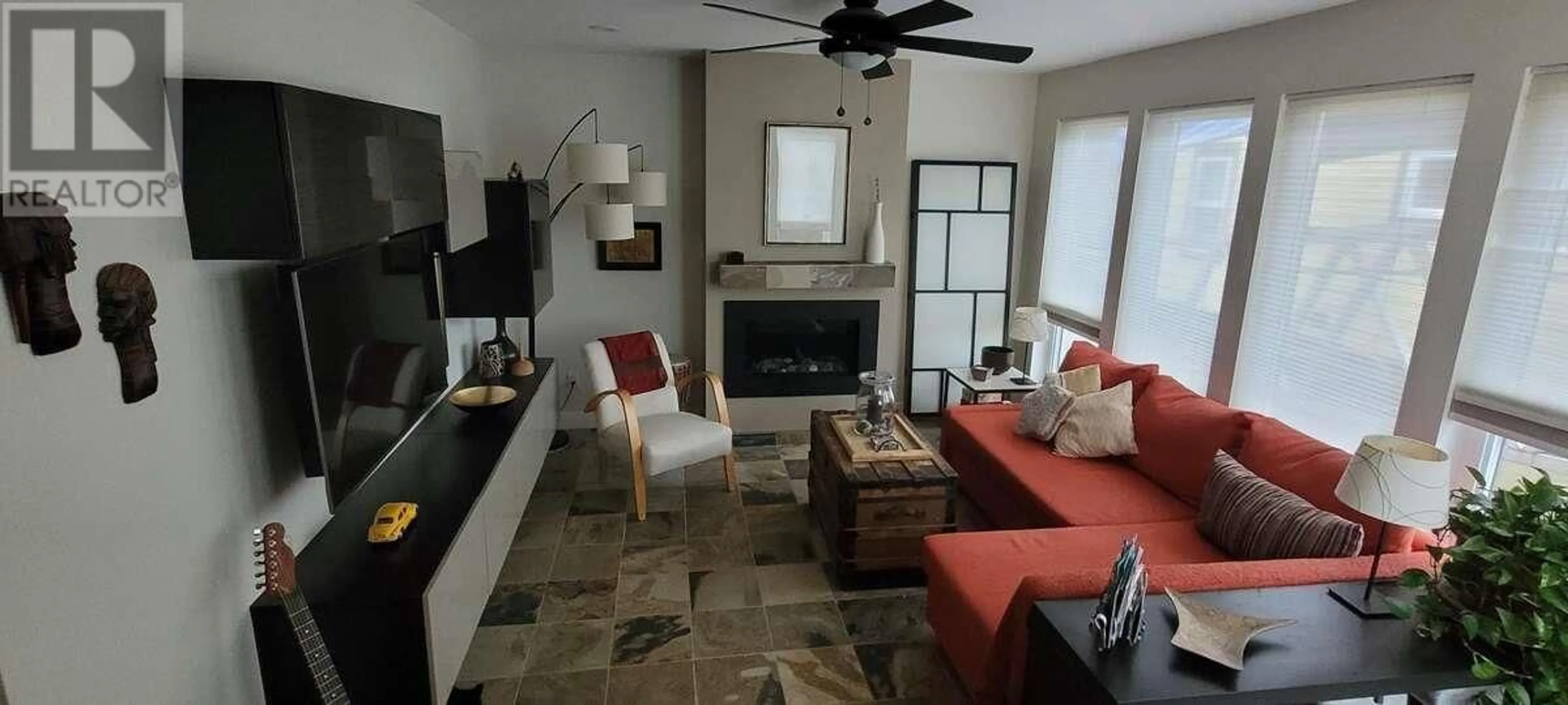 Living room with furniture, ceramic/tile floor for 1 - 3473 RIVER ROAD, Delta British Columbia V4K5E9