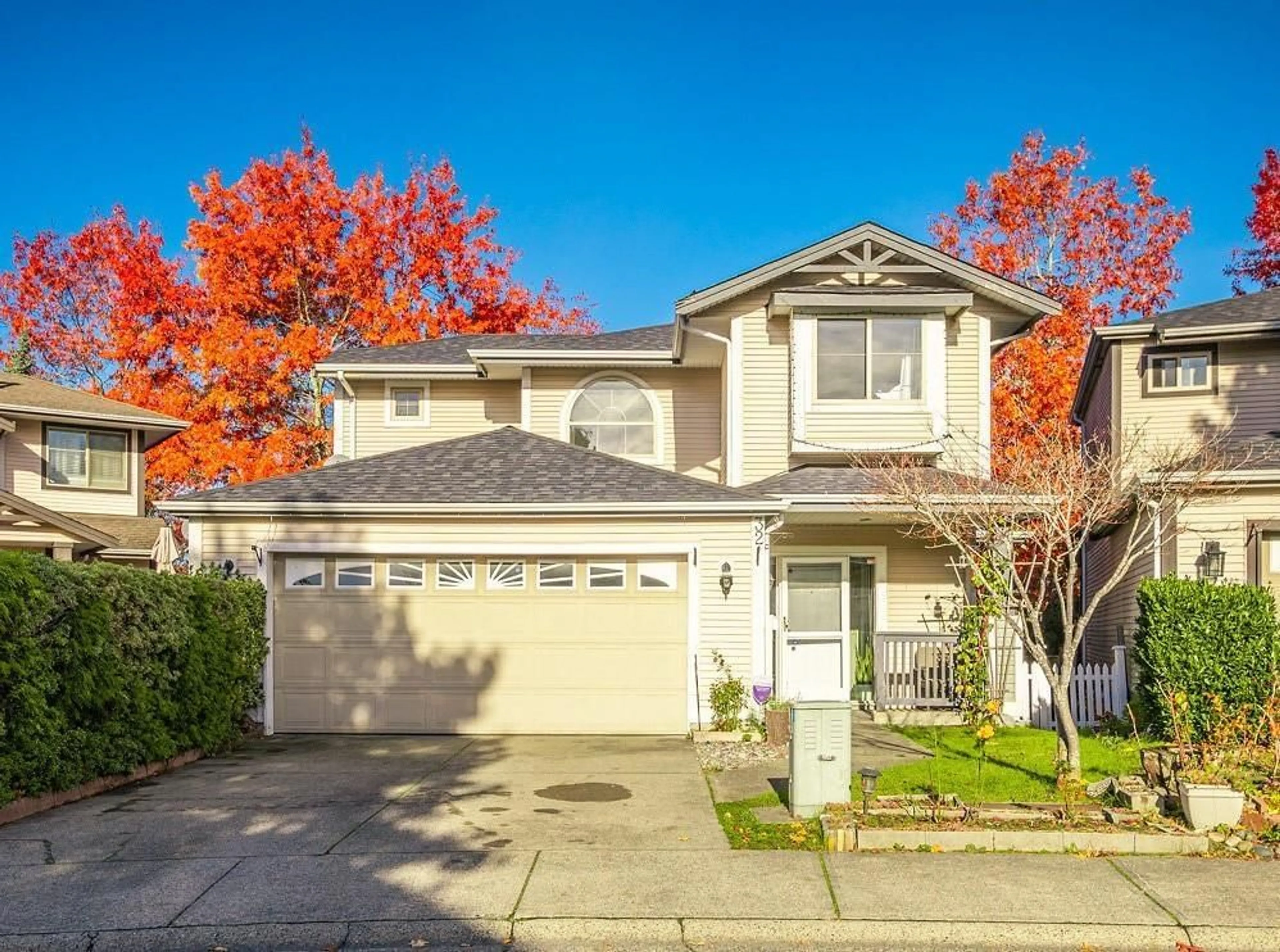 Frontside or backside of a home, the street view for 32 8675 209 STREET, Langley British Columbia V1M3W6