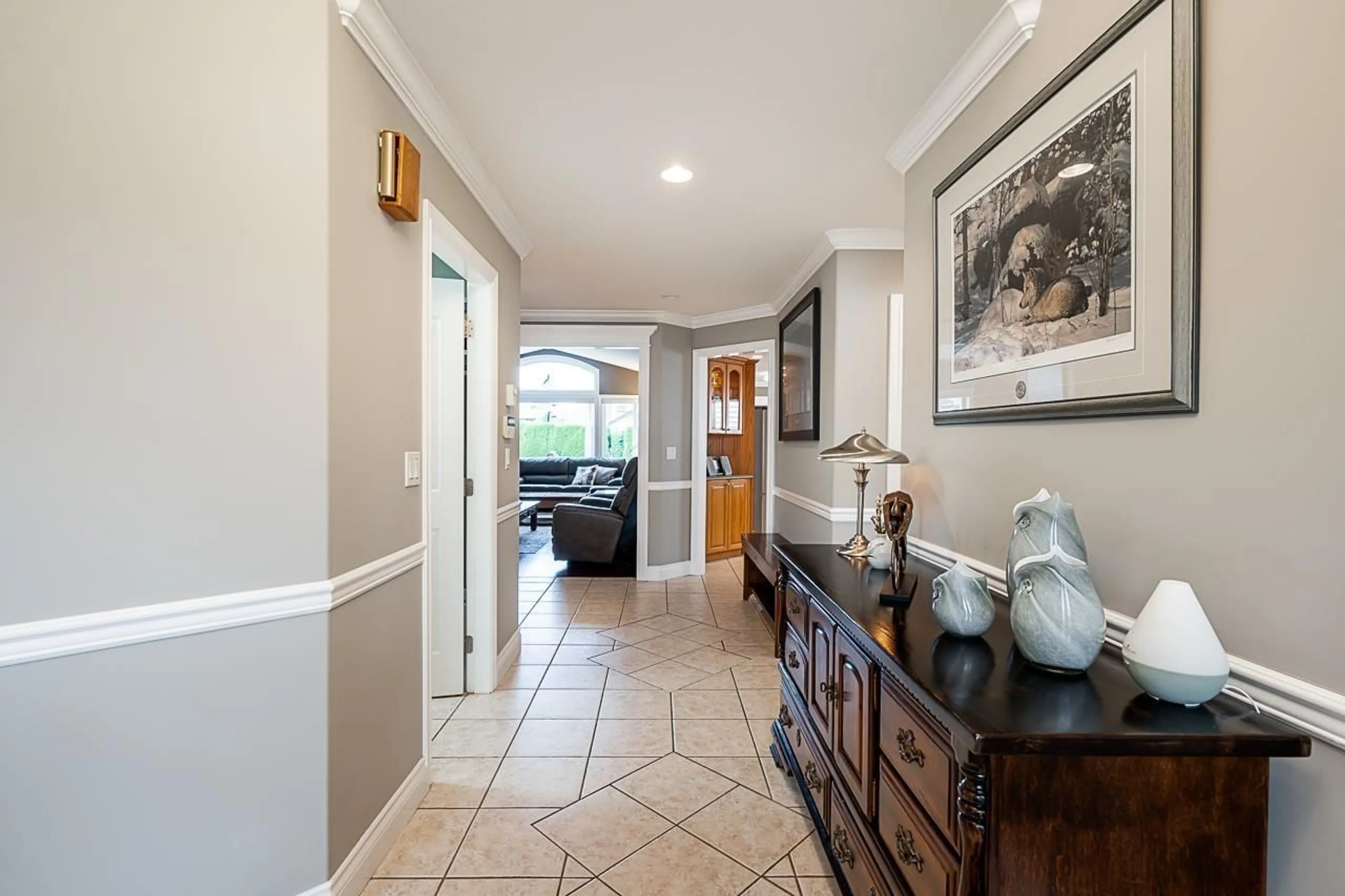 Indoor entryway, wood floors for 27015 25 AVENUE, Langley British Columbia V4W3W5