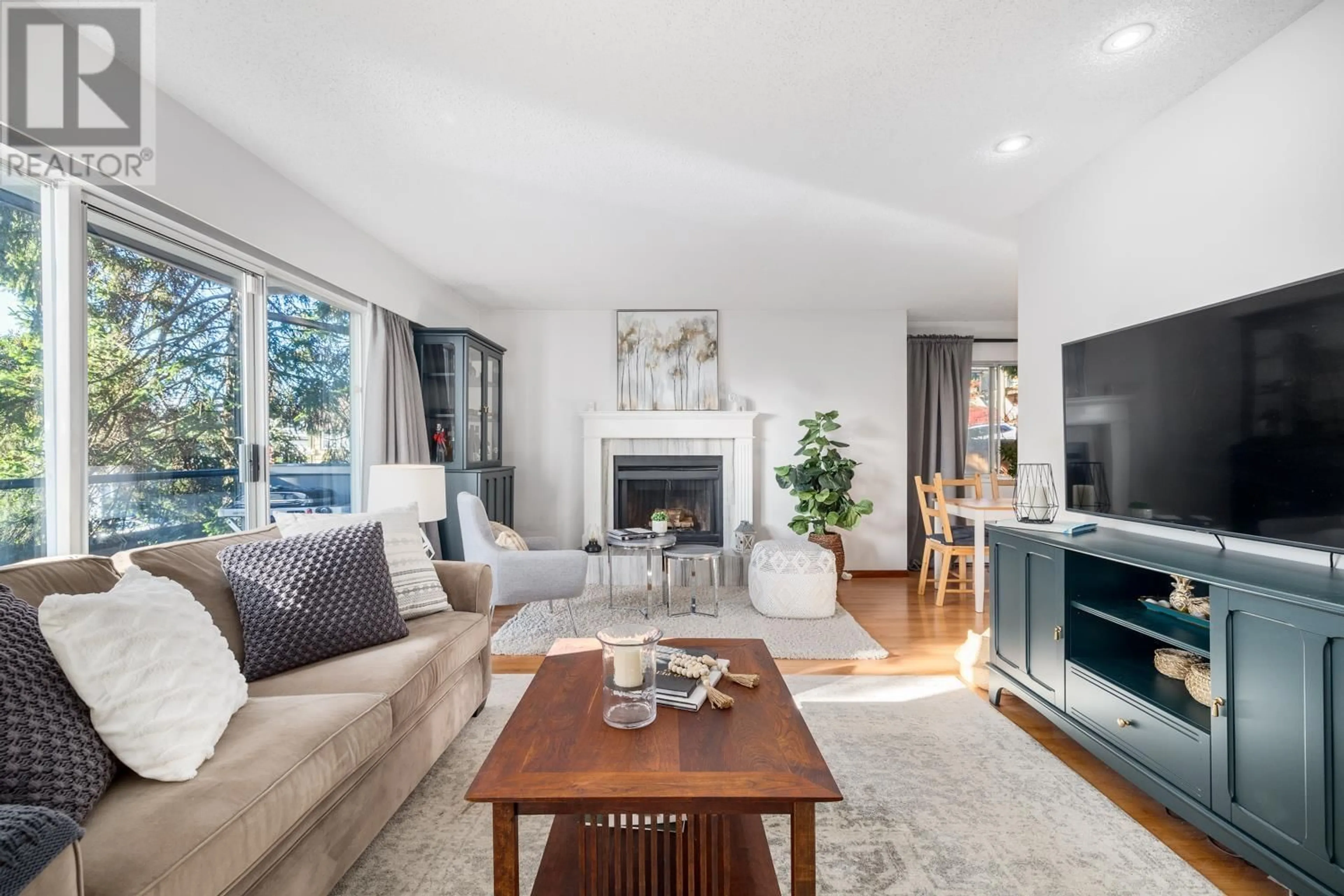 Living room, wood floors for 102 230 MOWAT STREET, New Westminster British Columbia V3M4B2