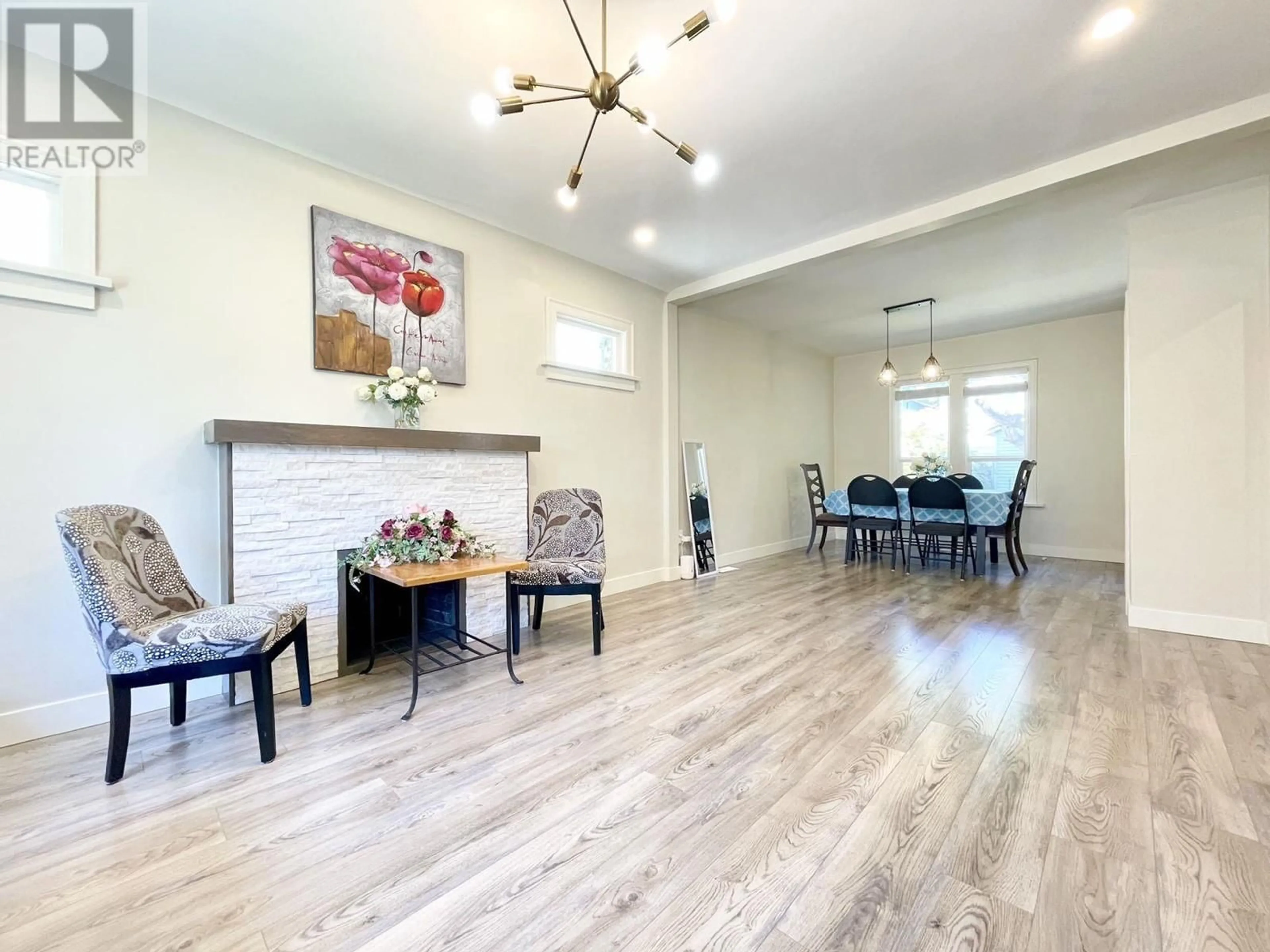 Dining room, wood floors for 3941 W 33RD AVENUE, Vancouver British Columbia V6N2H7