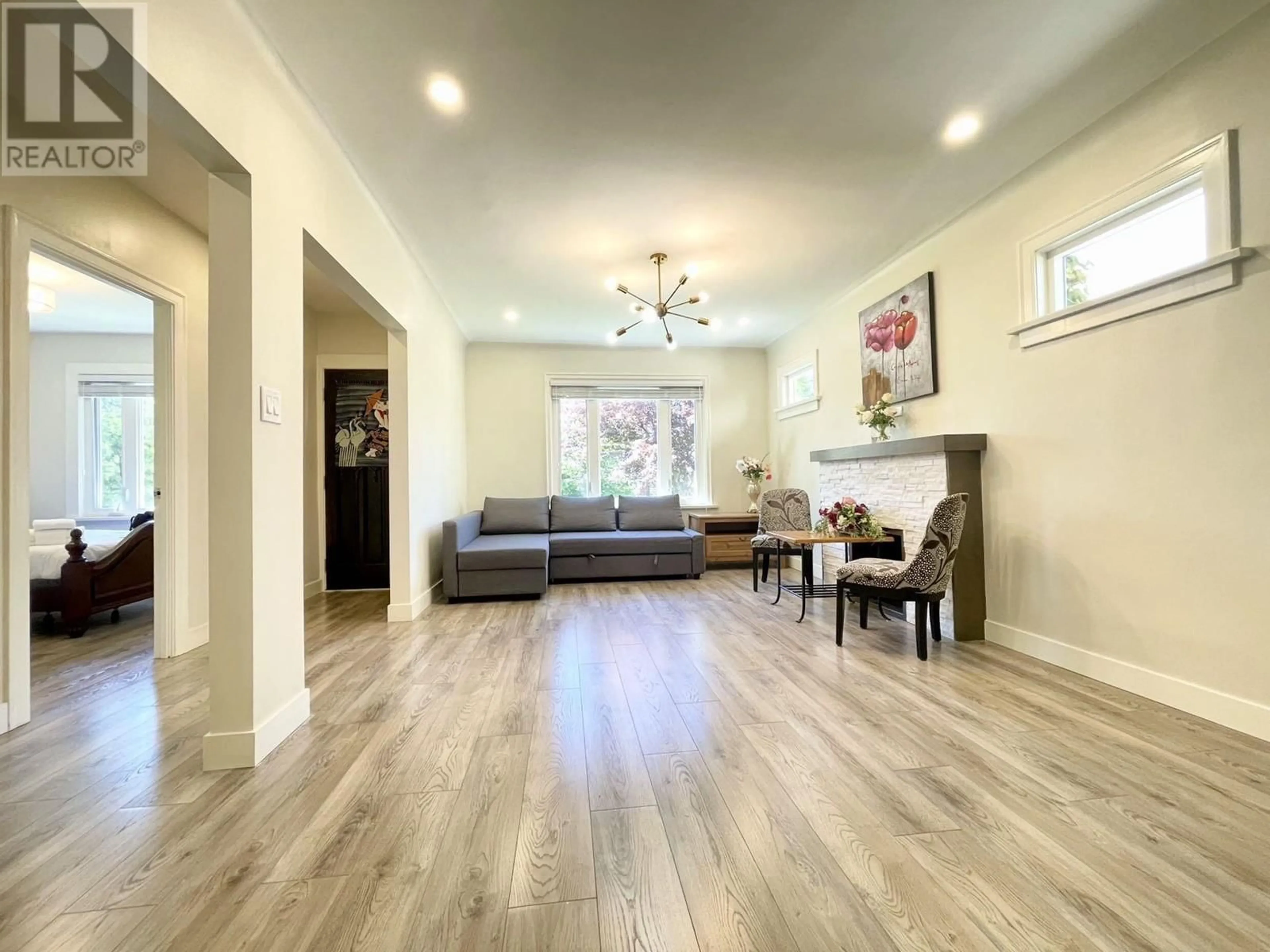 Living room, wood floors for 3941 W 33RD AVENUE, Vancouver British Columbia V6N2H7