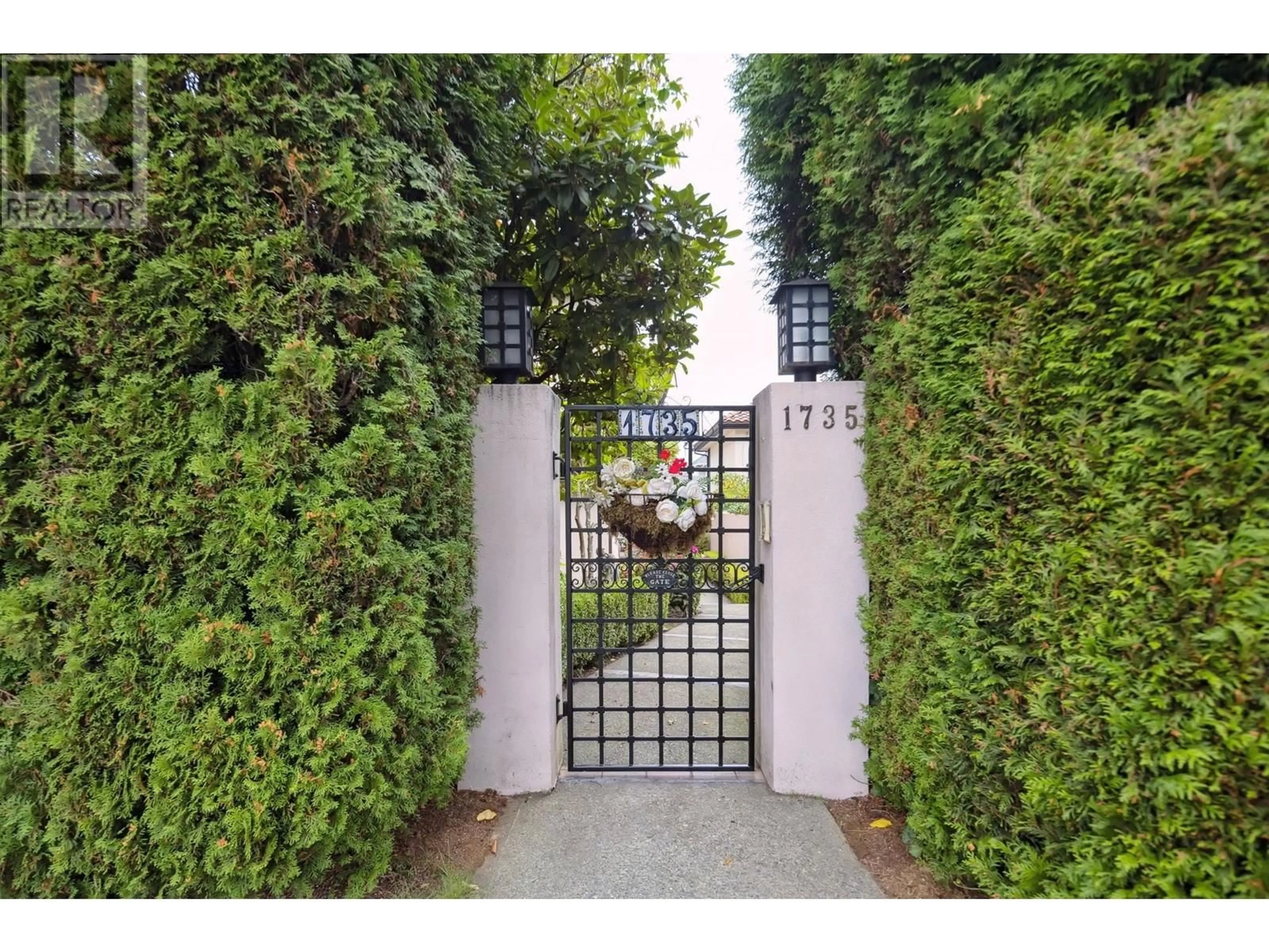 Indoor entryway for 1735 W 16 AVENUE, Vancouver British Columbia V6J2L9