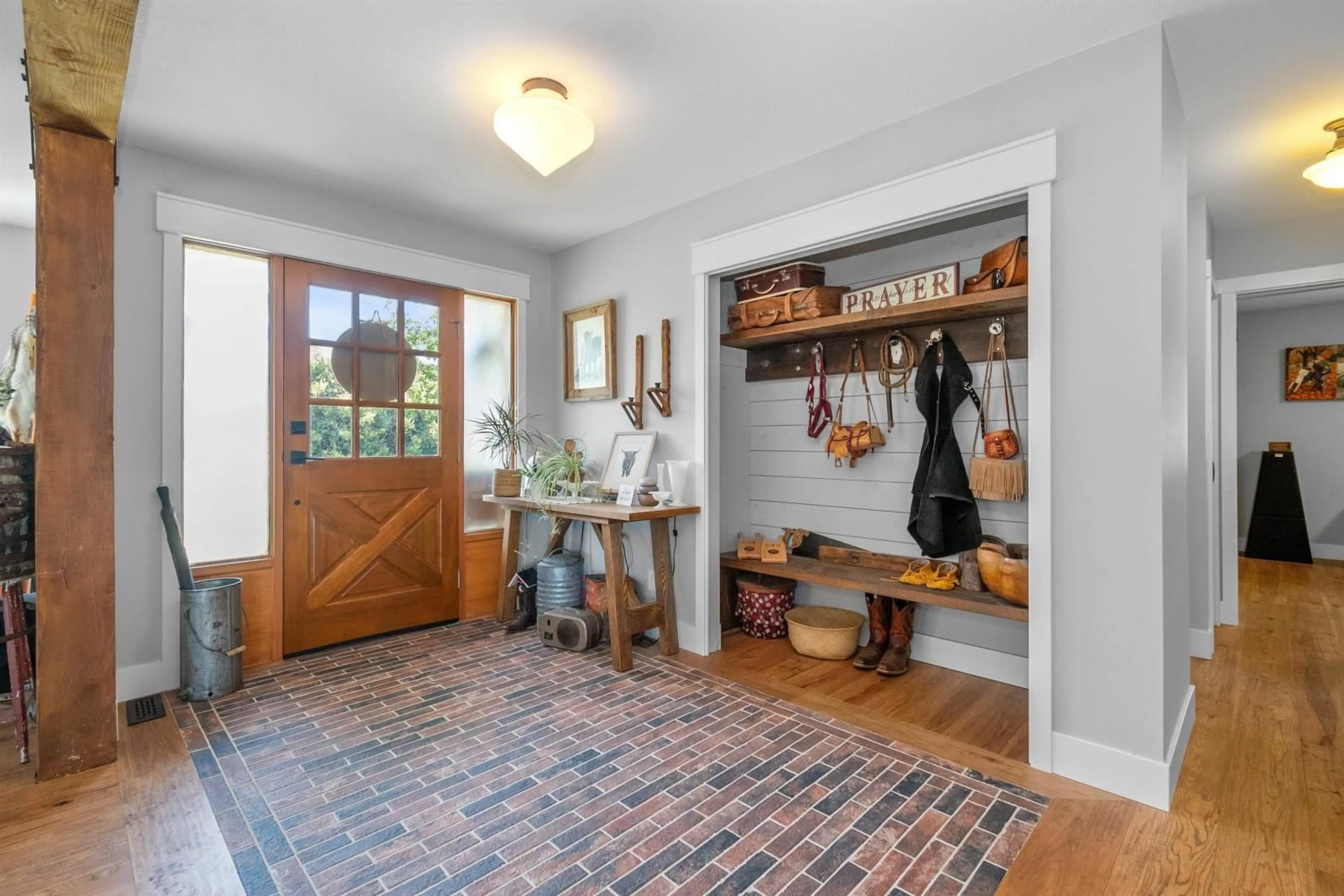 Indoor entryway, wood floors for 50529 CHILLIWACK CENTRAL ROAD, Chilliwack British Columbia V0X1X2