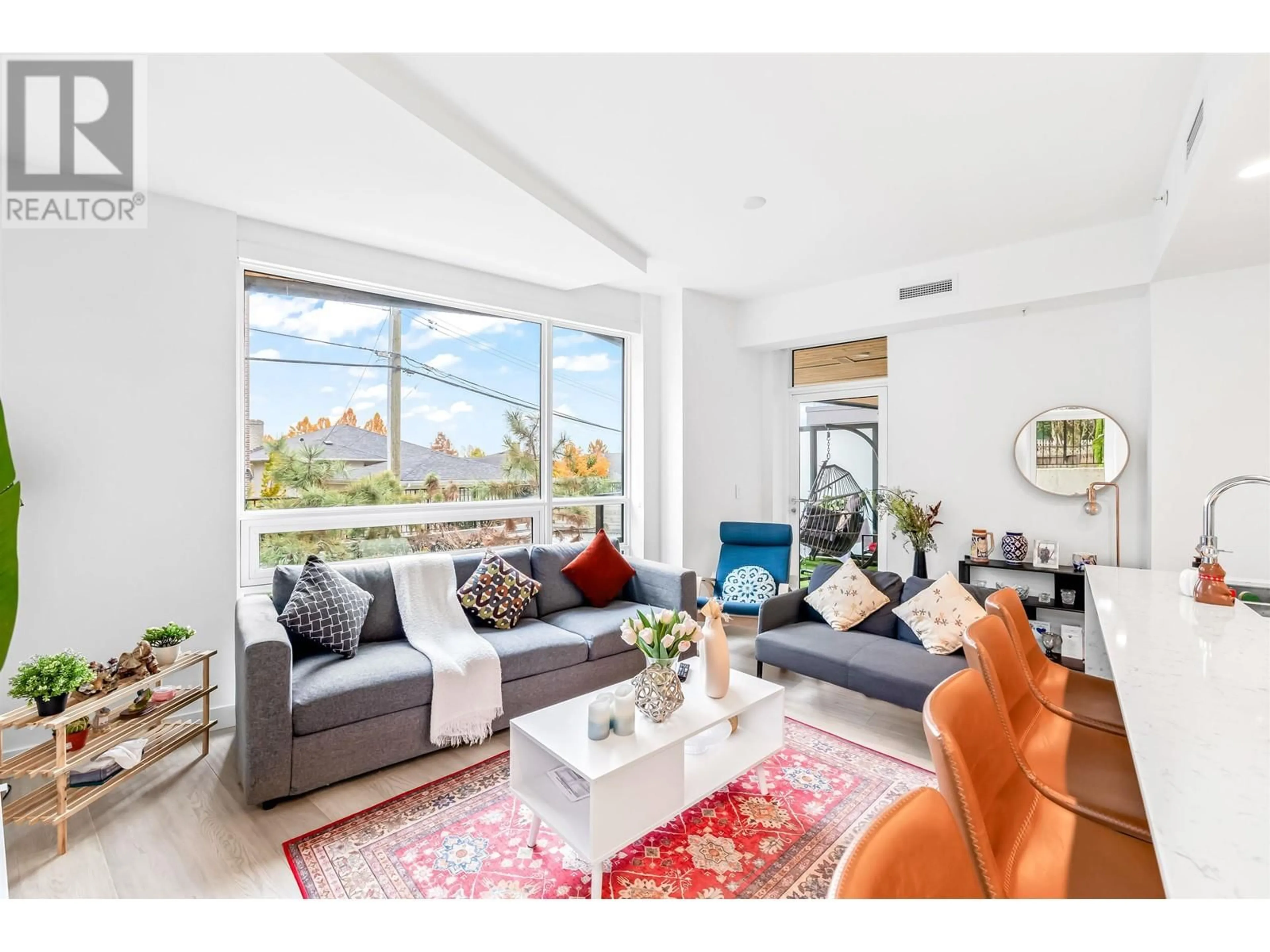 Living room, carpet floors for 103 7638 CAMBIE STREET, Vancouver British Columbia V6P3H7