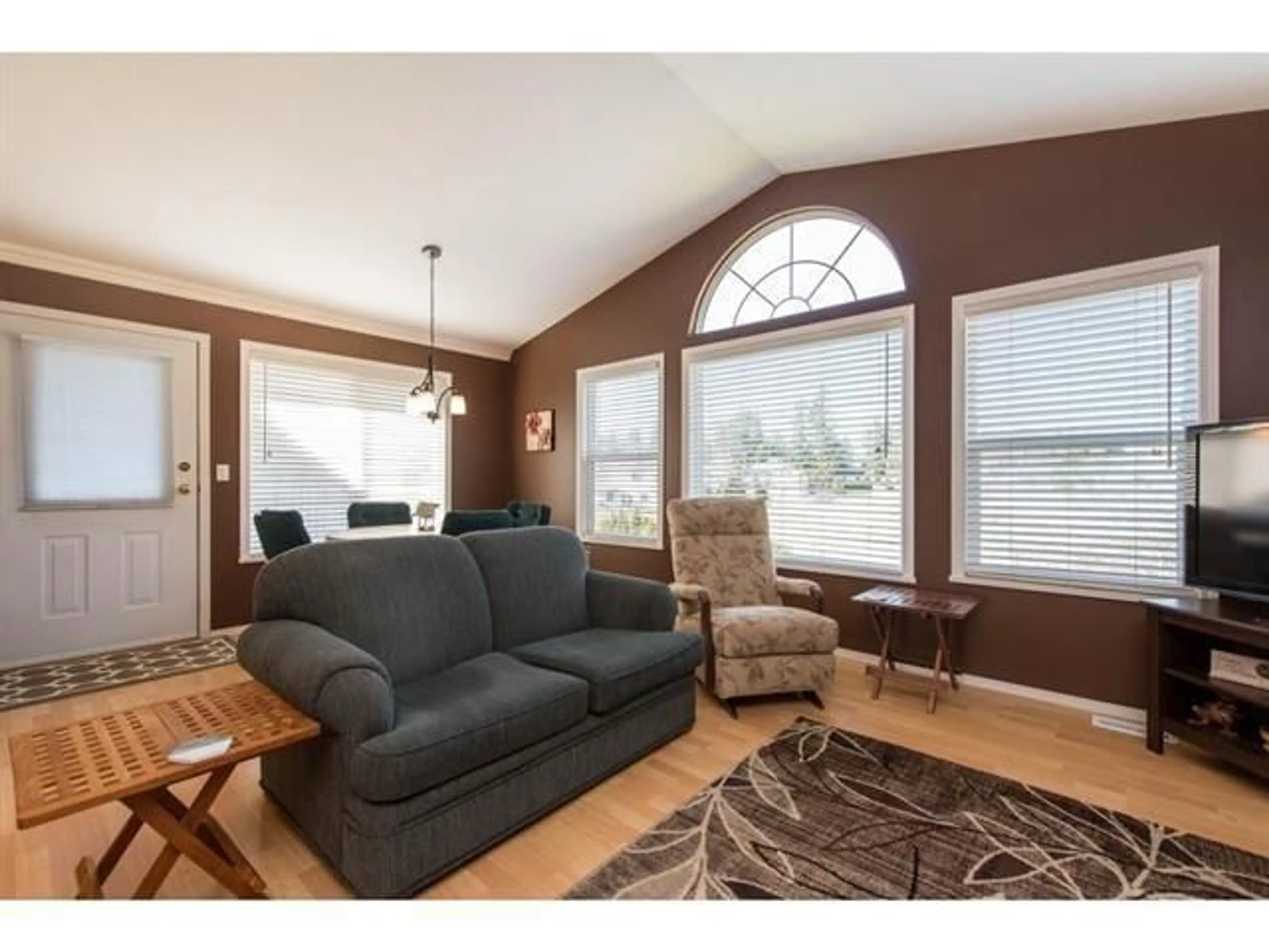 Living room, wood floors for 34613 QUARRY AVENUE, Abbotsford British Columbia V2S8J8