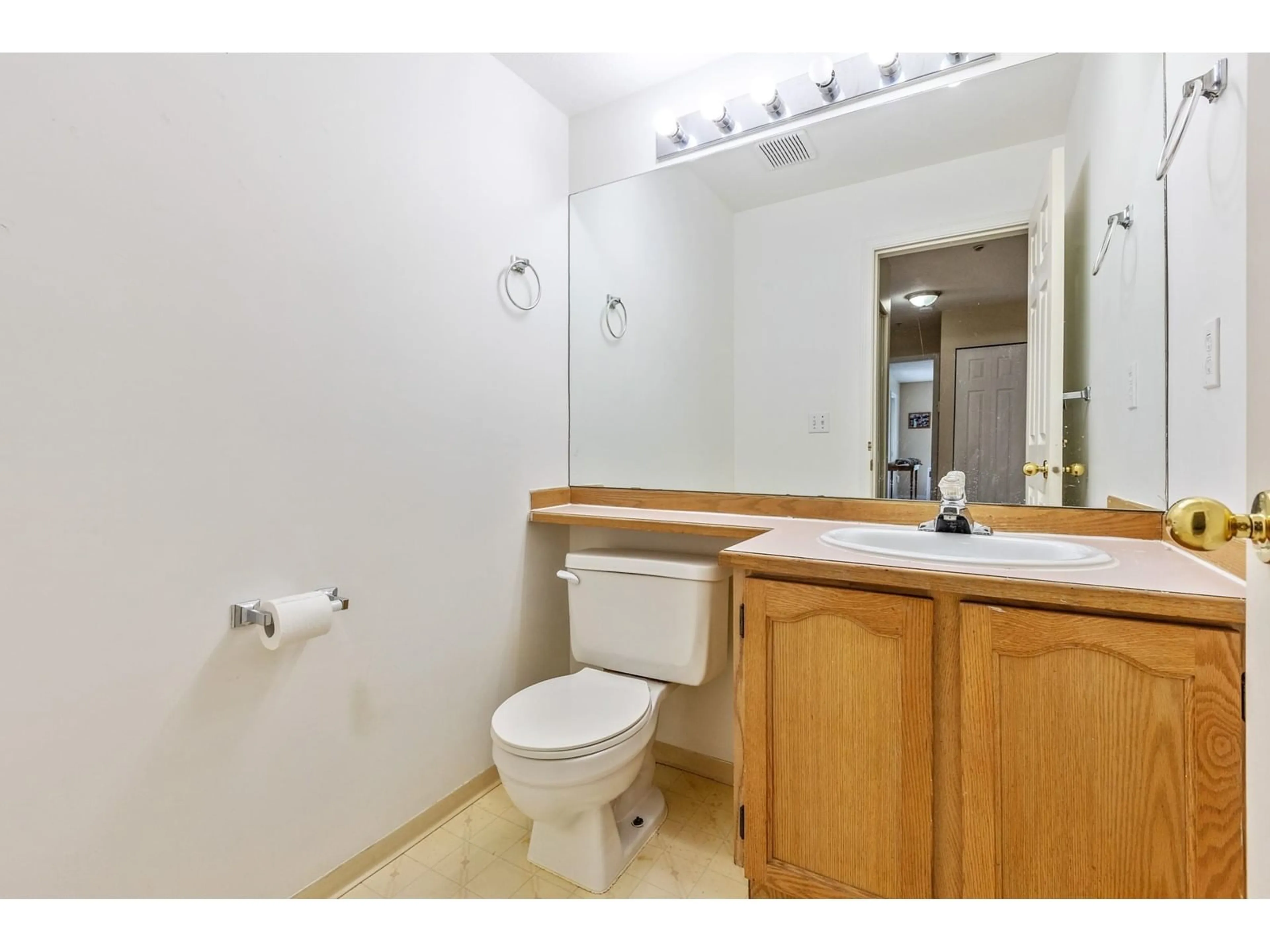 Standard bathroom, not visible floor for 202 9951 152 STREET, Surrey British Columbia V3R4G5