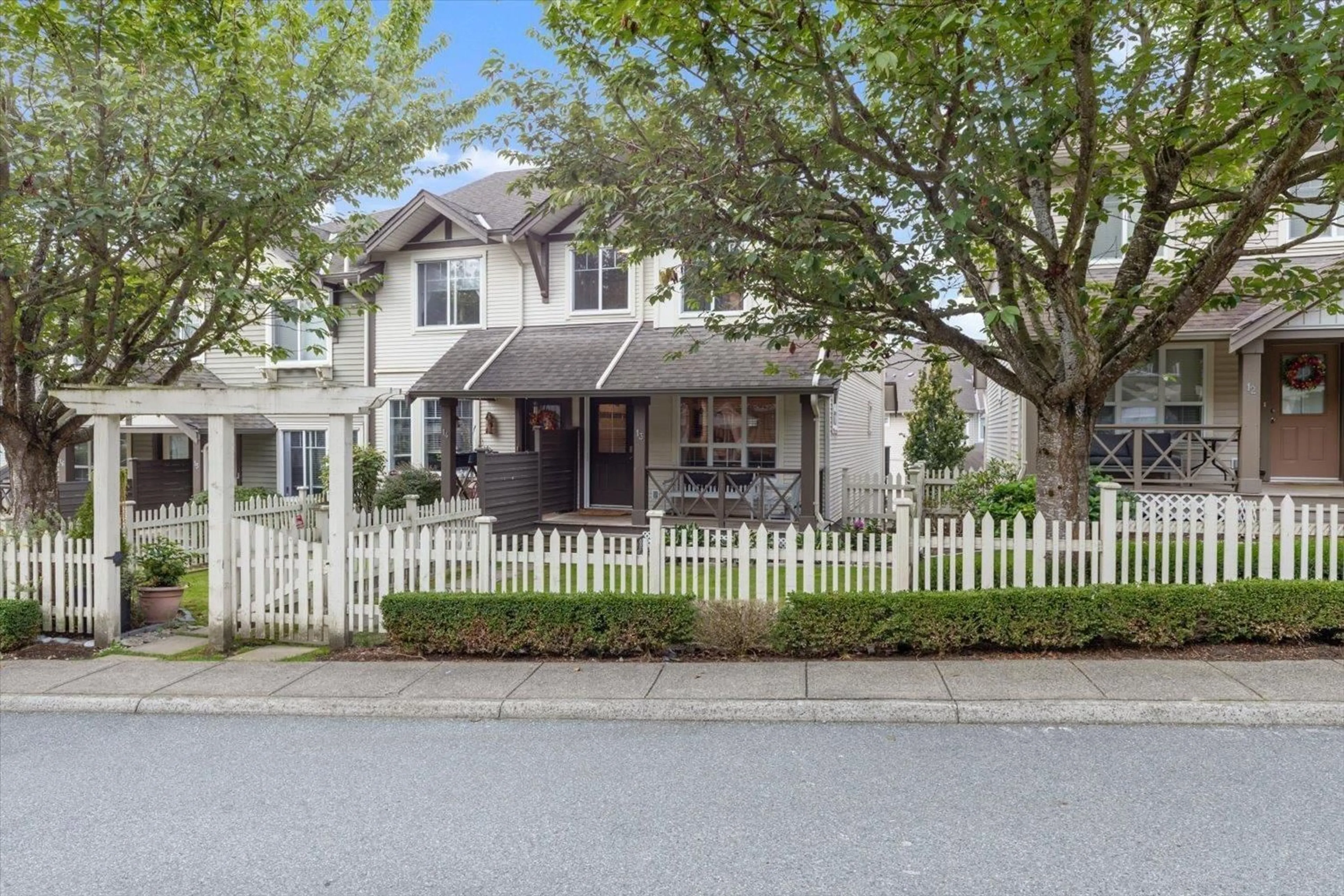 Frontside or backside of a home, the street view for 13 4401 BLAUSON BOULEVARD, Abbotsford British Columbia V3G0A4