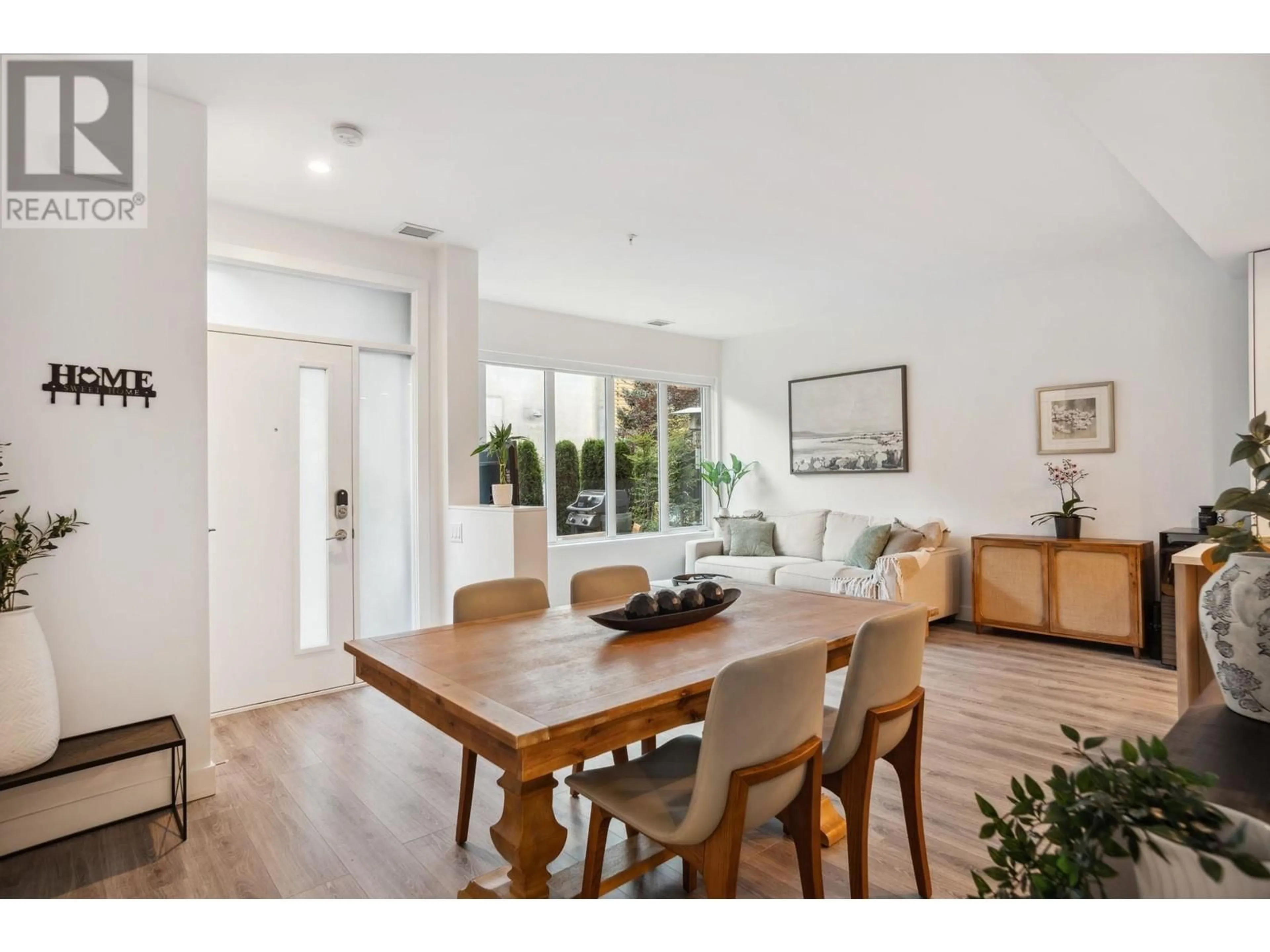 Dining room, wood floors for 105 2060 CURLING ROAD, North Vancouver British Columbia V7P0E1