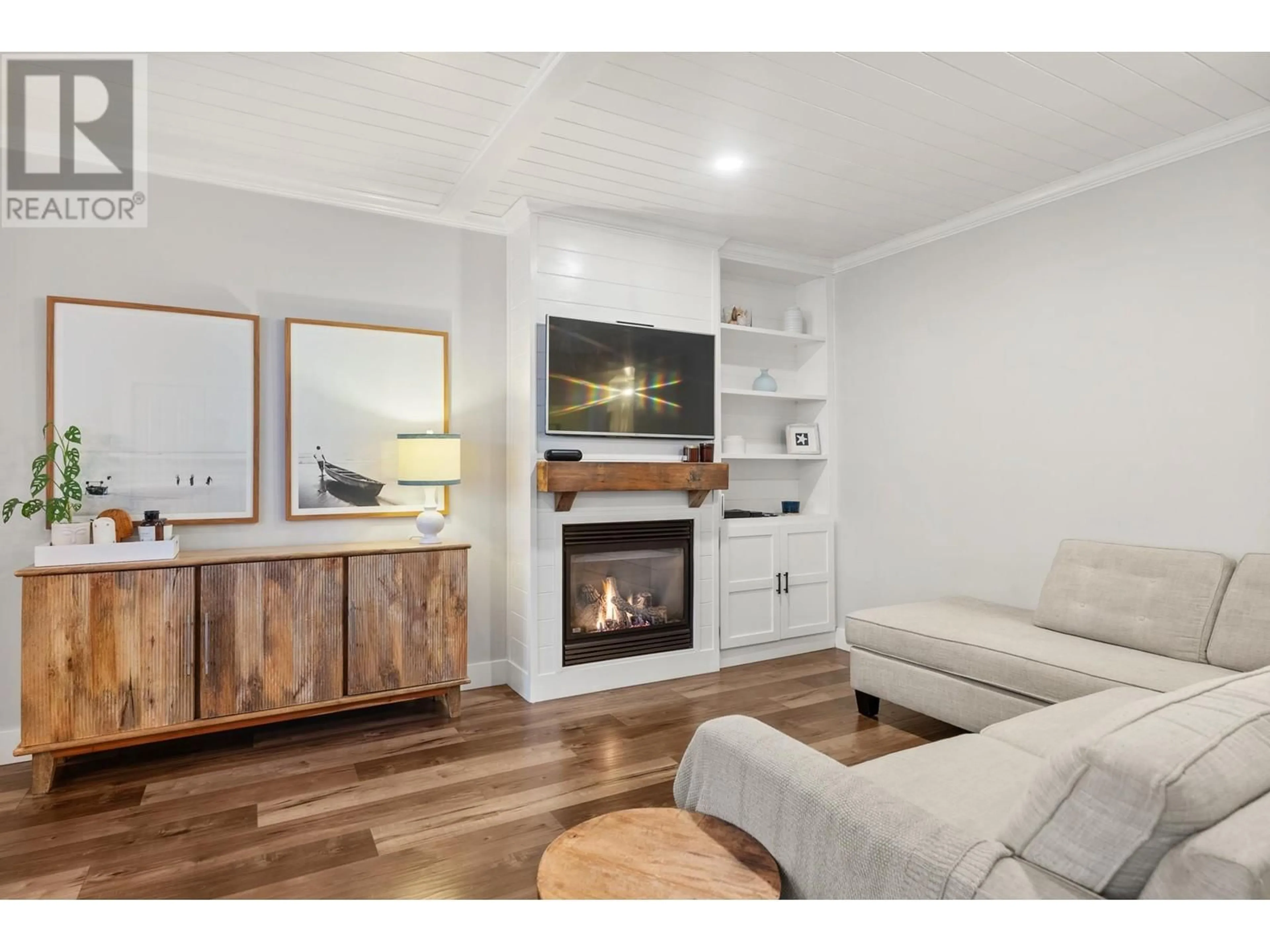 Living room, wood floors for 8 6300 LONDON ROAD, Richmond British Columbia V7E6V6