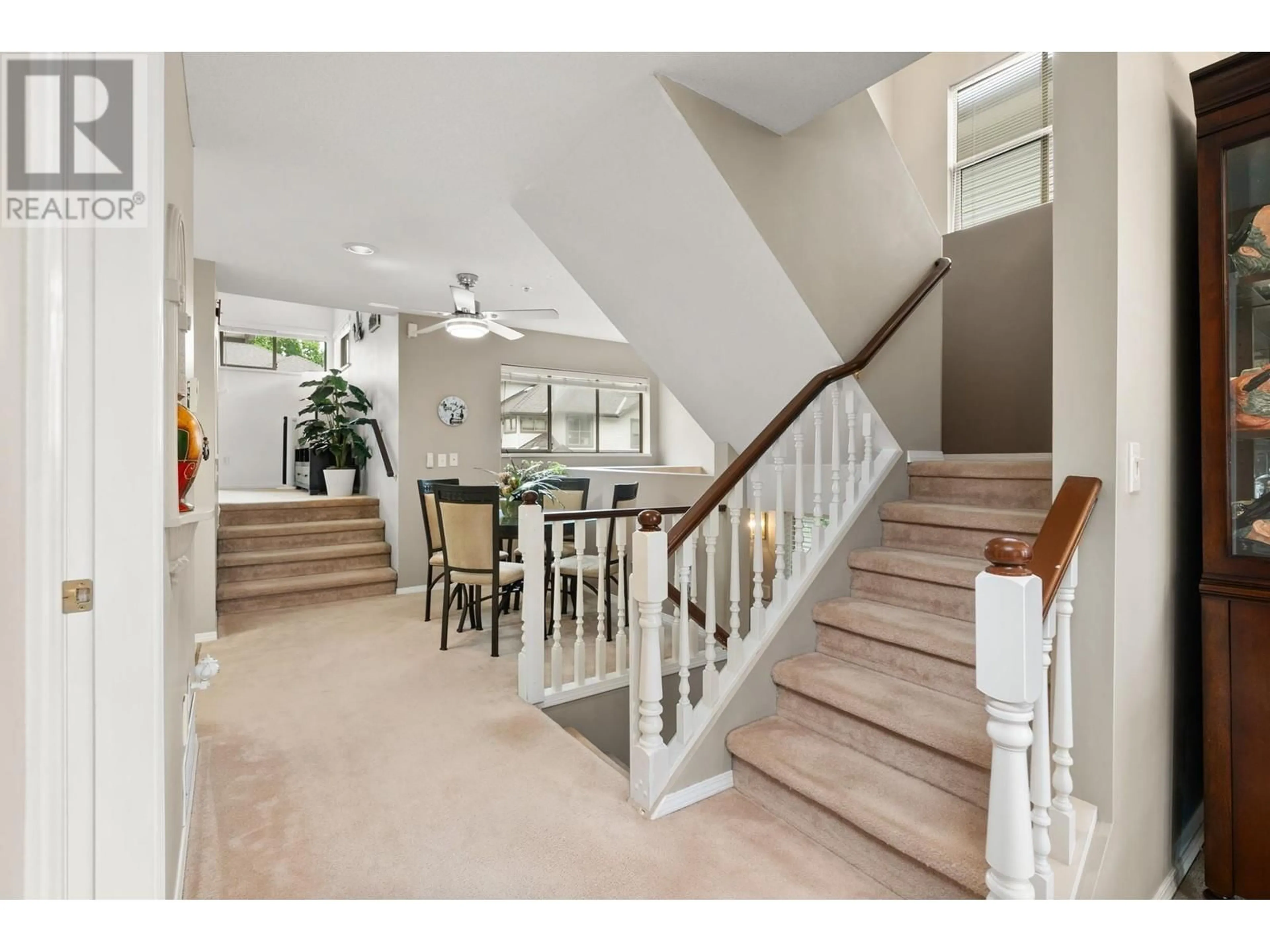 Indoor foyer, wood floors for 76 19160 119 AVENUE, Pitt Meadows British Columbia V3Y2L7