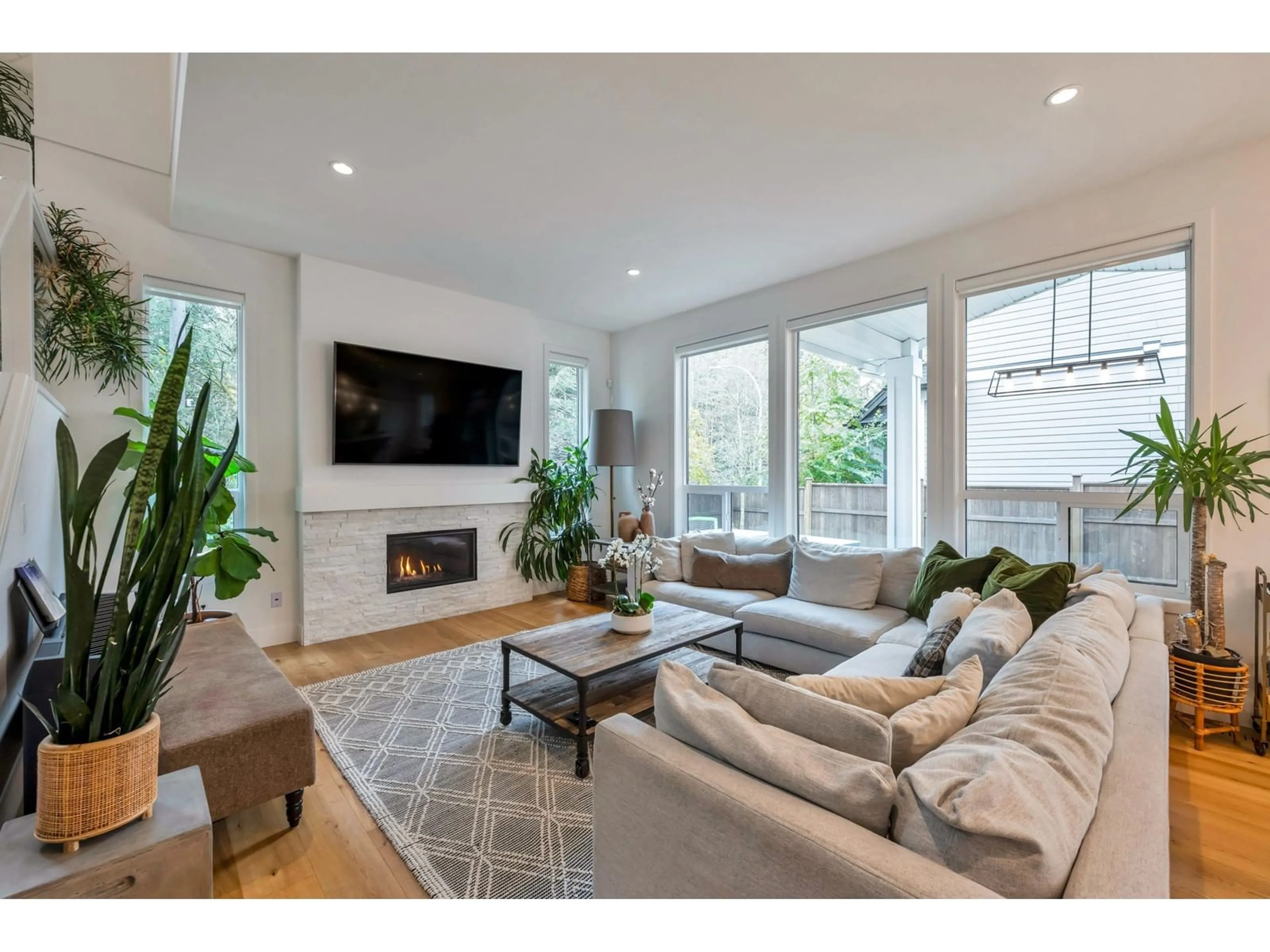 Living room, wood floors for 2107 167 STREET, Surrey British Columbia V3Z9X9