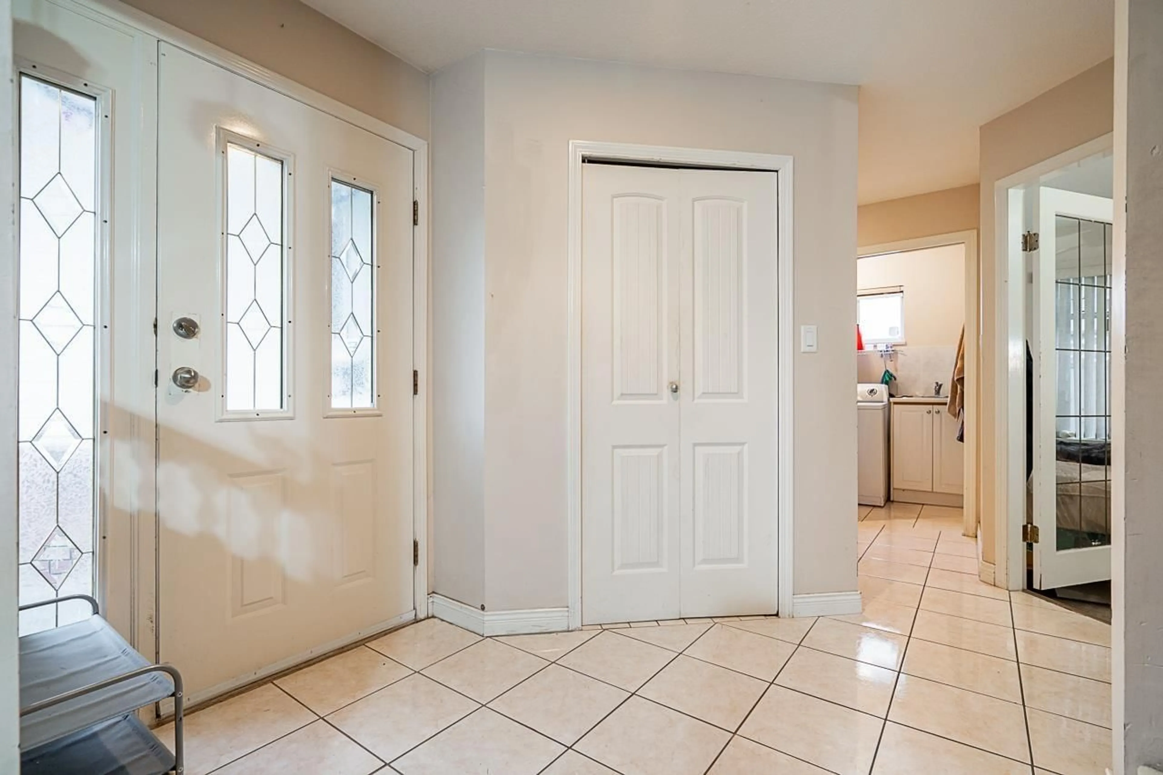 Indoor entryway, not visible floor for 11630 72A AVENUE, Delta British Columbia V4C1B1