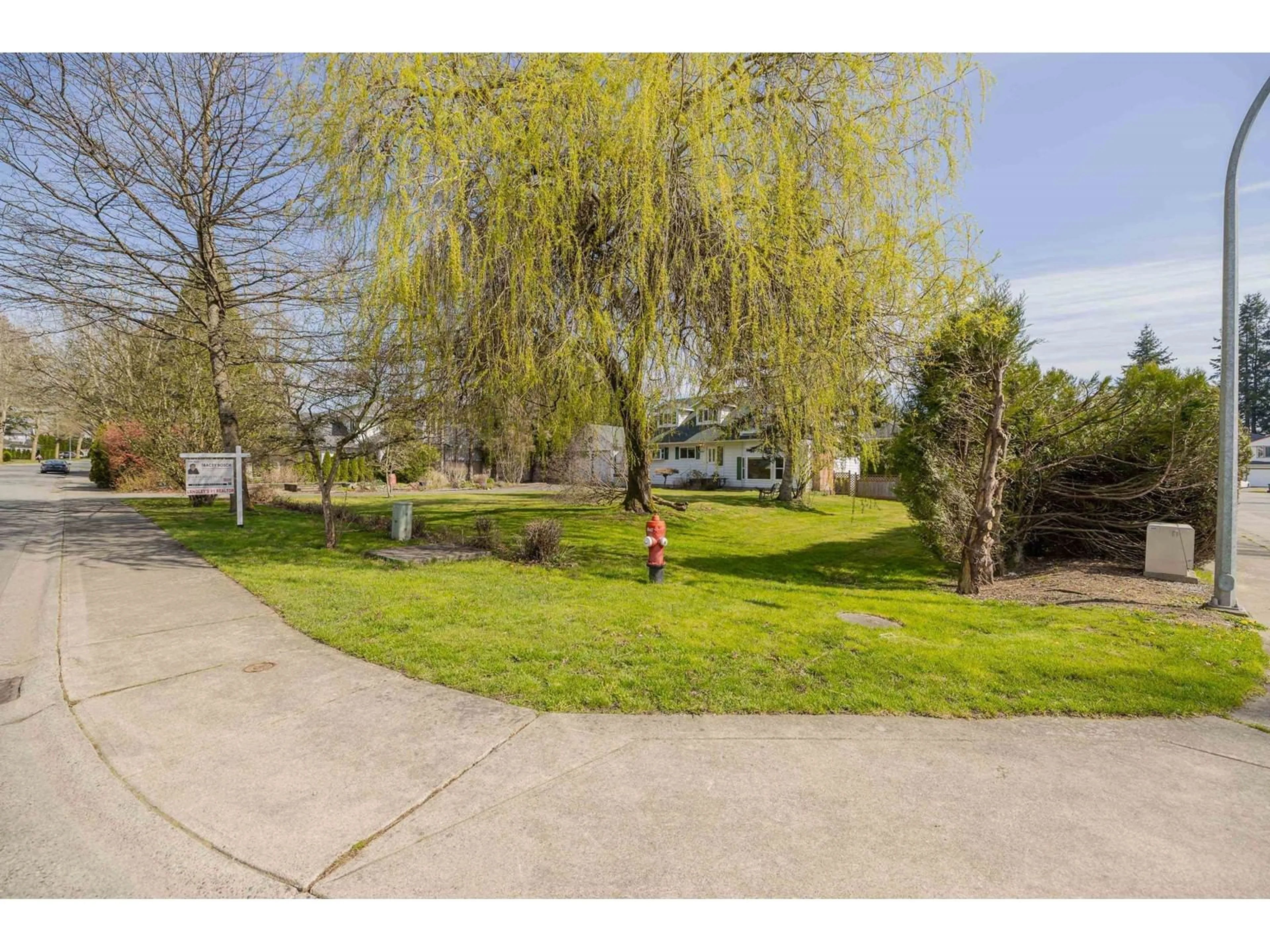 A pic from outside/outdoor area/front of a property/back of a property/a pic from drone, street for 4458 BENZ, Langley British Columbia V2Z1L5