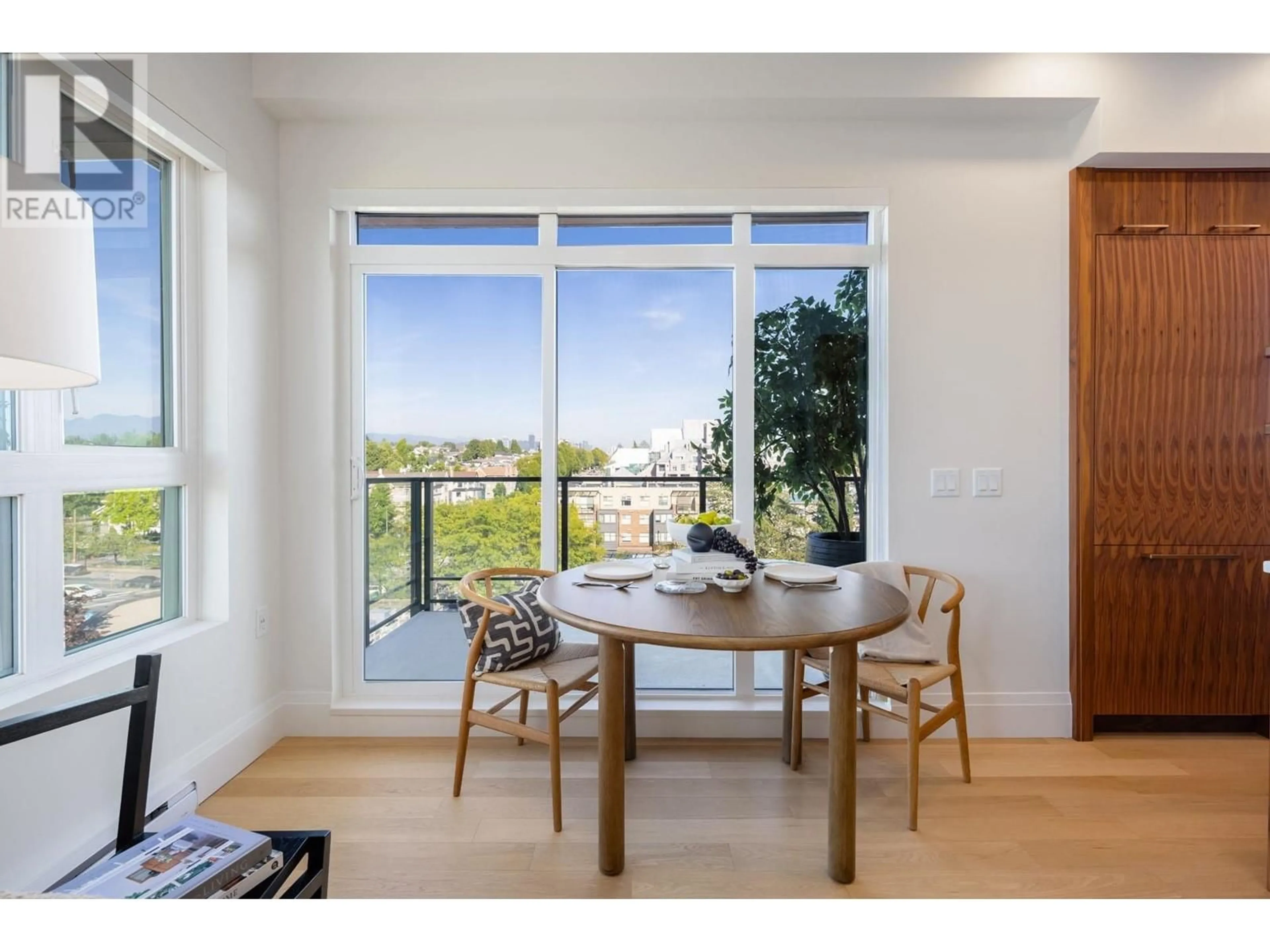 Dining room, wood floors for 605 2550 GARDEN DRIVE, Vancouver British Columbia V5N4X6