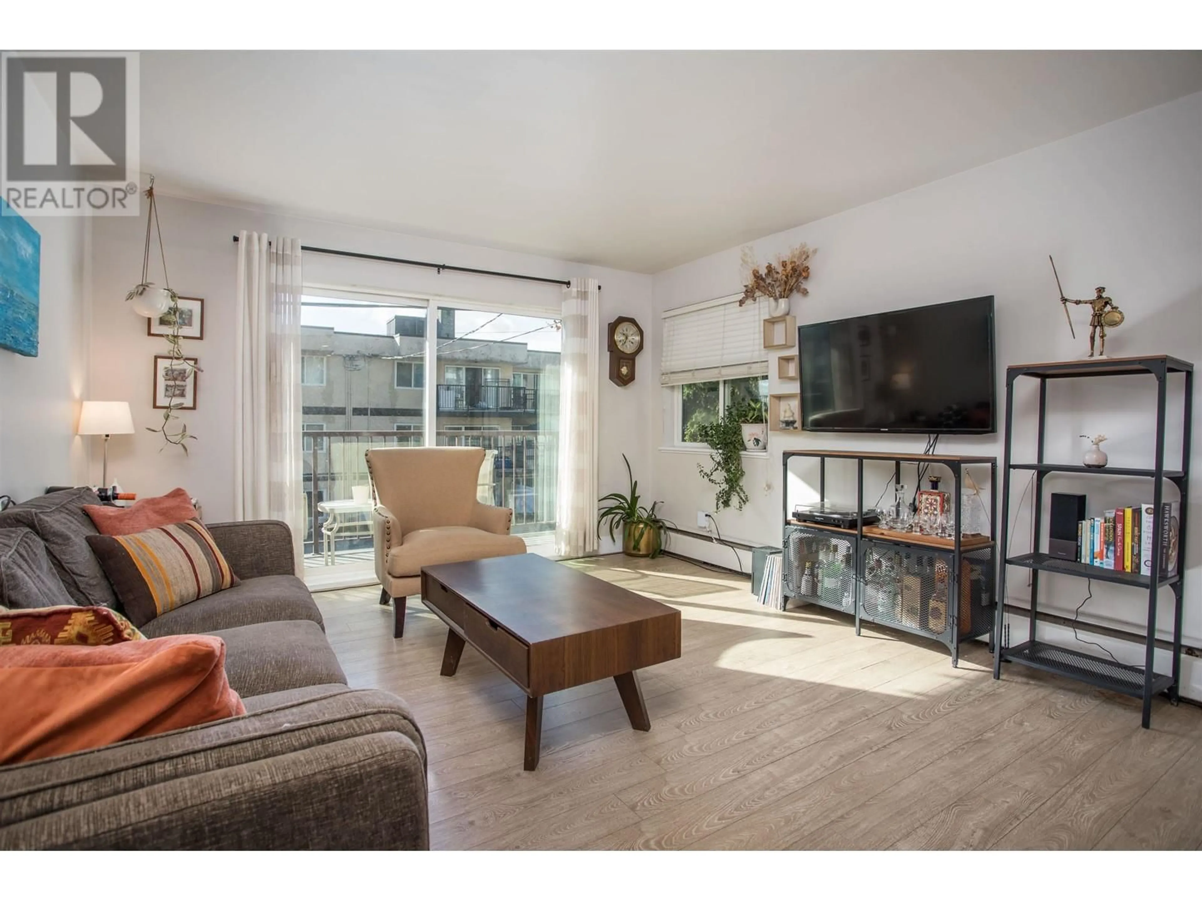 Living room, wood floors for 105 241 ST. ANDREWS AVENUE, North Vancouver British Columbia V7L3K8