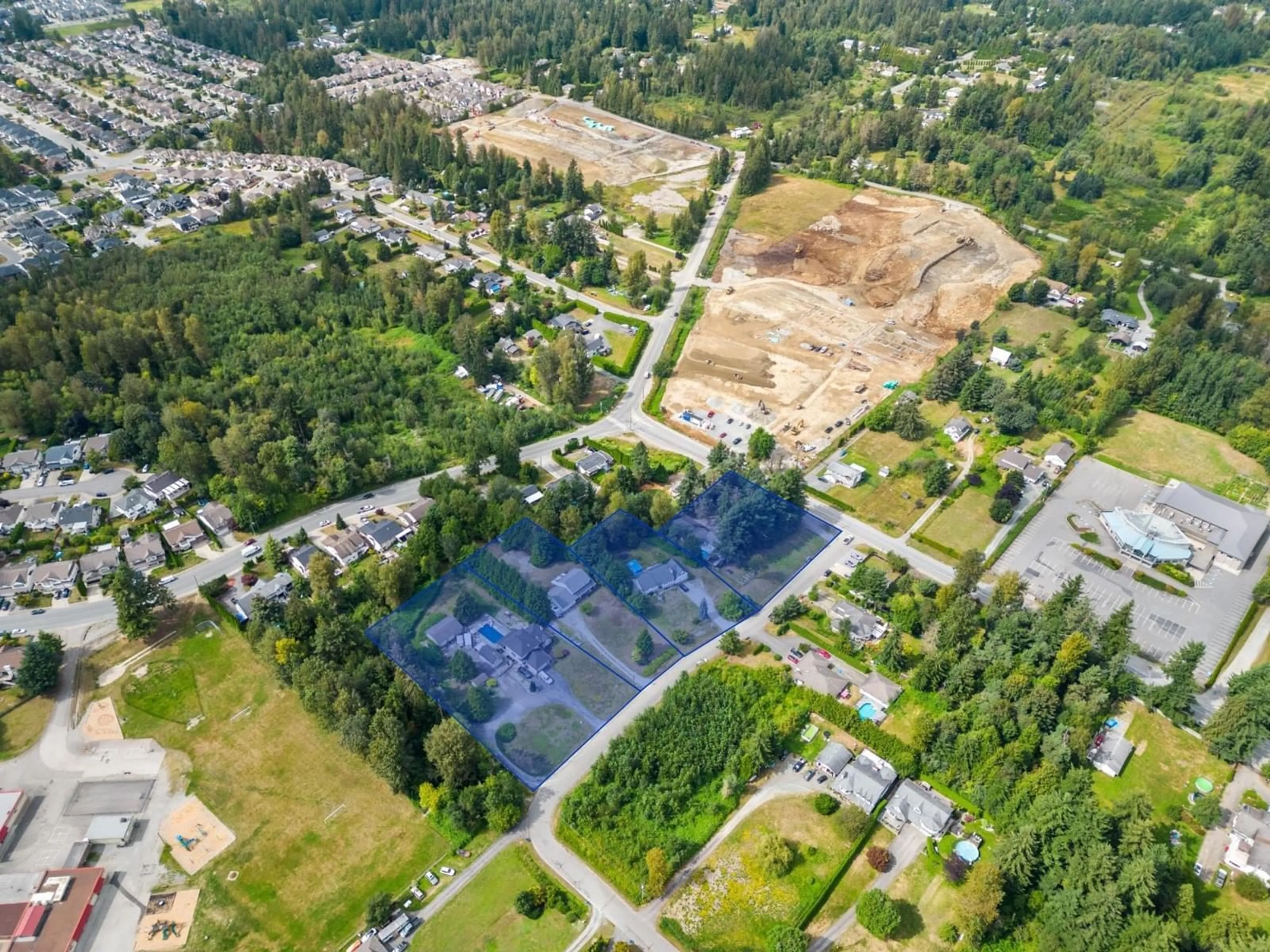 A pic from outside/outdoor area/front of a property/back of a property/a pic from drone, unknown for 33456 DEWDNEY TRUNK, Mission British Columbia V2V6Y3