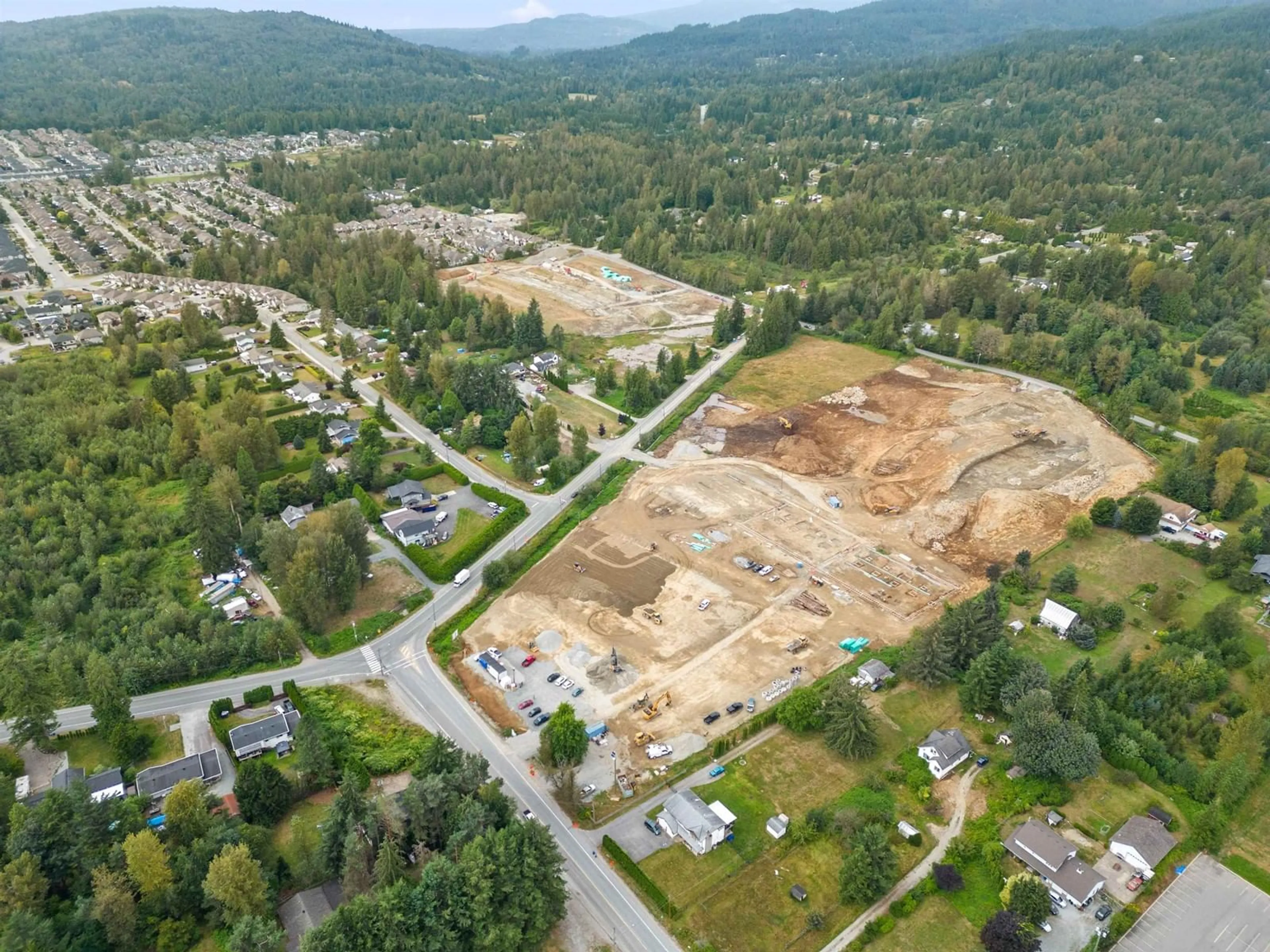 A pic from outside/outdoor area/front of a property/back of a property/a pic from drone, mountain view for 33456 DEWDNEY TRUNK, Mission British Columbia V2V6Y3