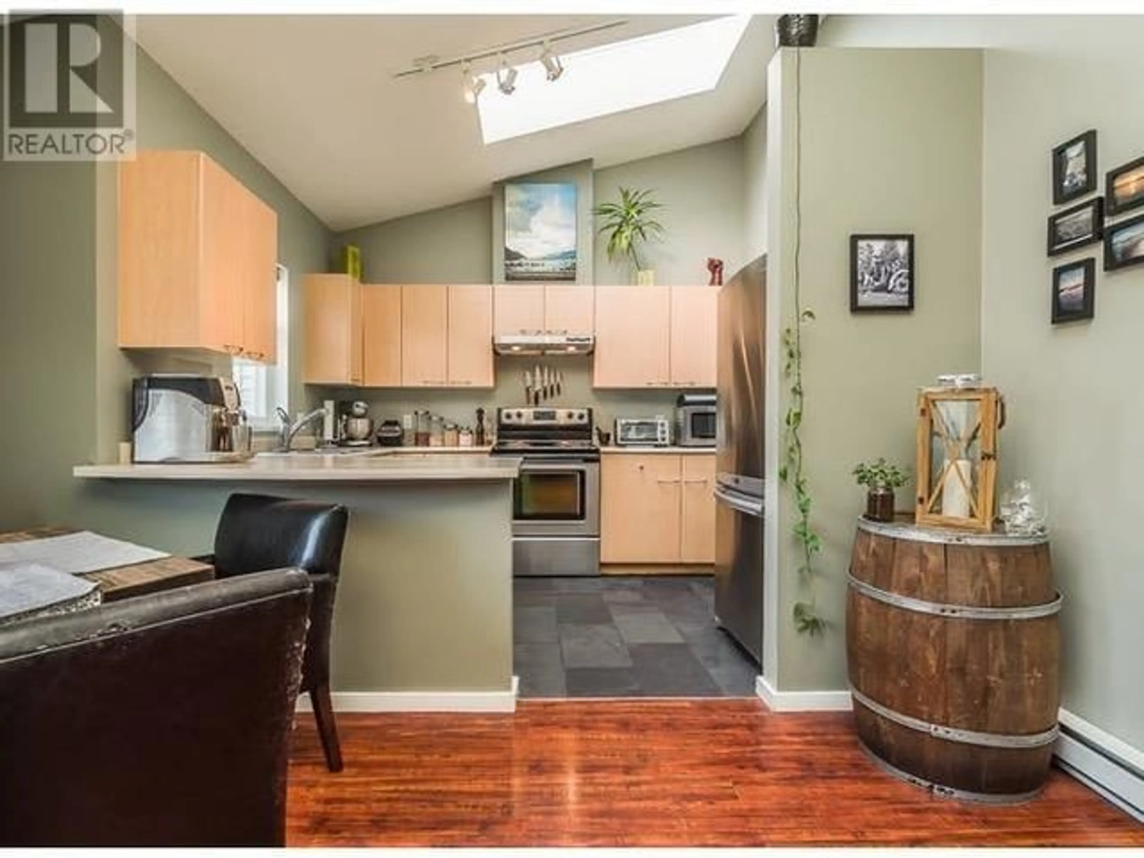 Open concept kitchen for 21 1821 WILLOW CRESCENT, Squamish British Columbia V8B0L9