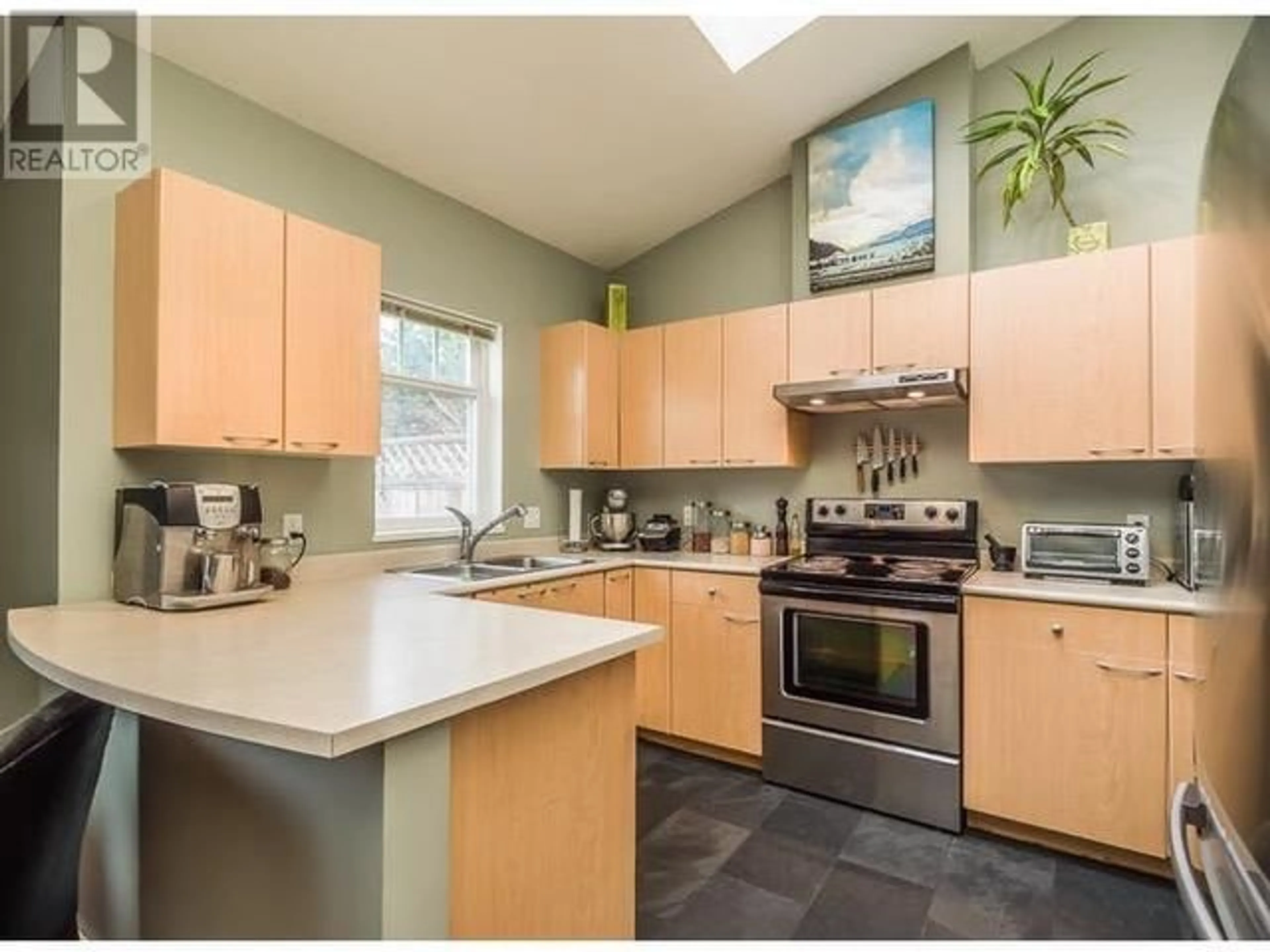 Kitchen, wood floors for 21 1821 WILLOW CRESCENT, Squamish British Columbia V8B0L9