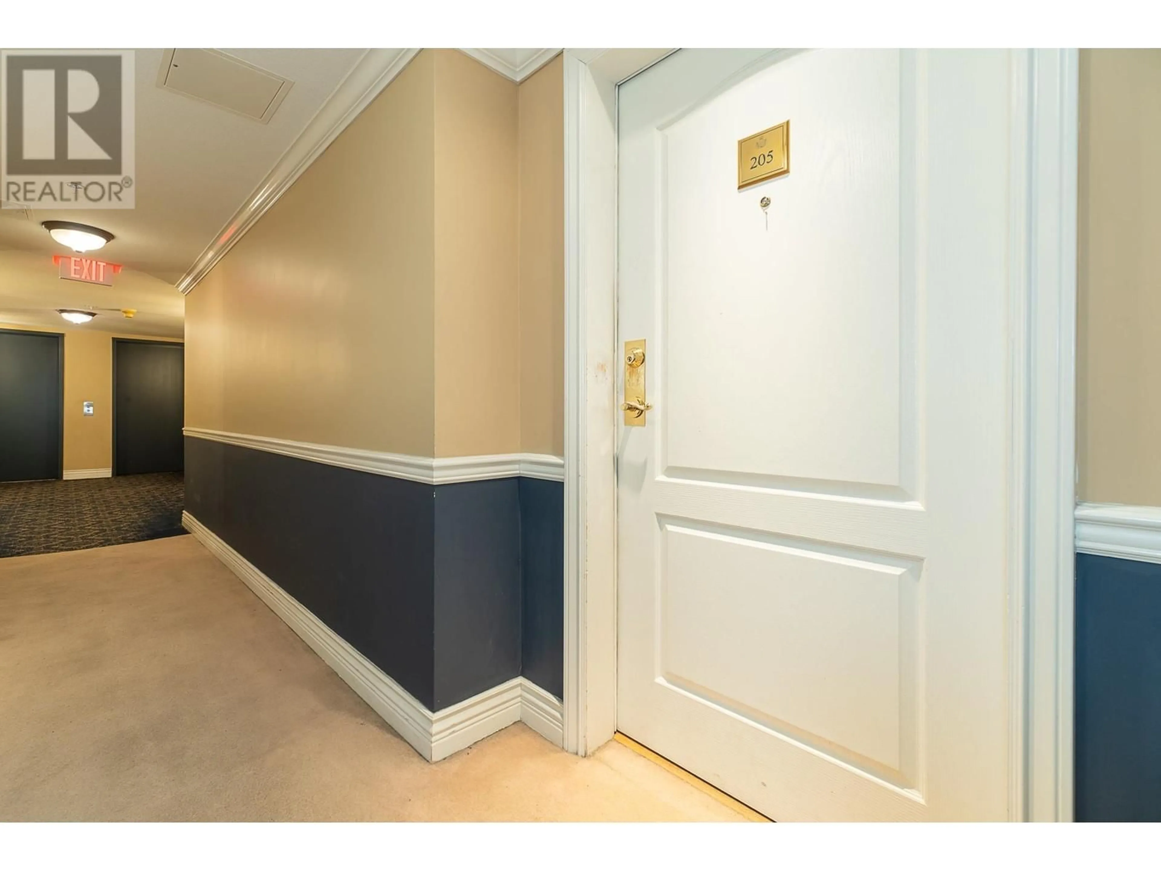 Indoor foyer, wood floors for 205 5683 HAMPTON PLACE, Vancouver British Columbia V6T2H3