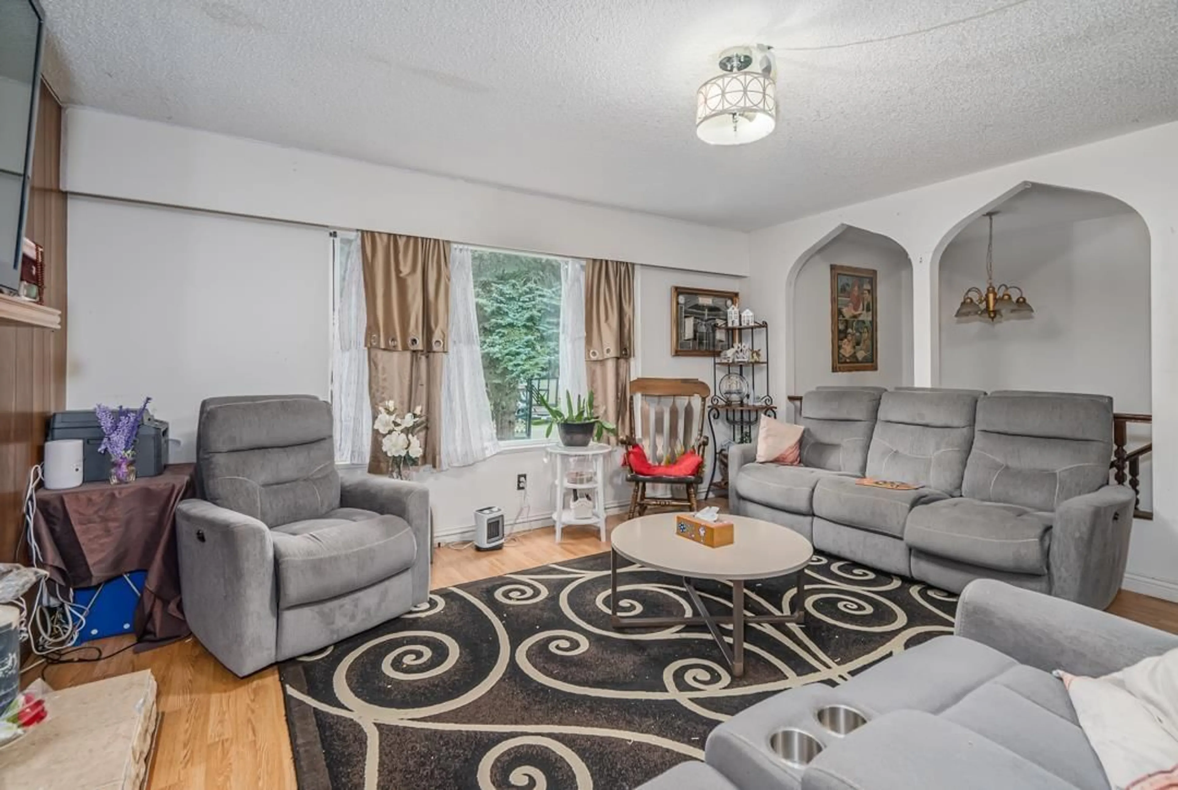 Living room, wood floors for 10498 155A STREET, Surrey British Columbia V3R4K7