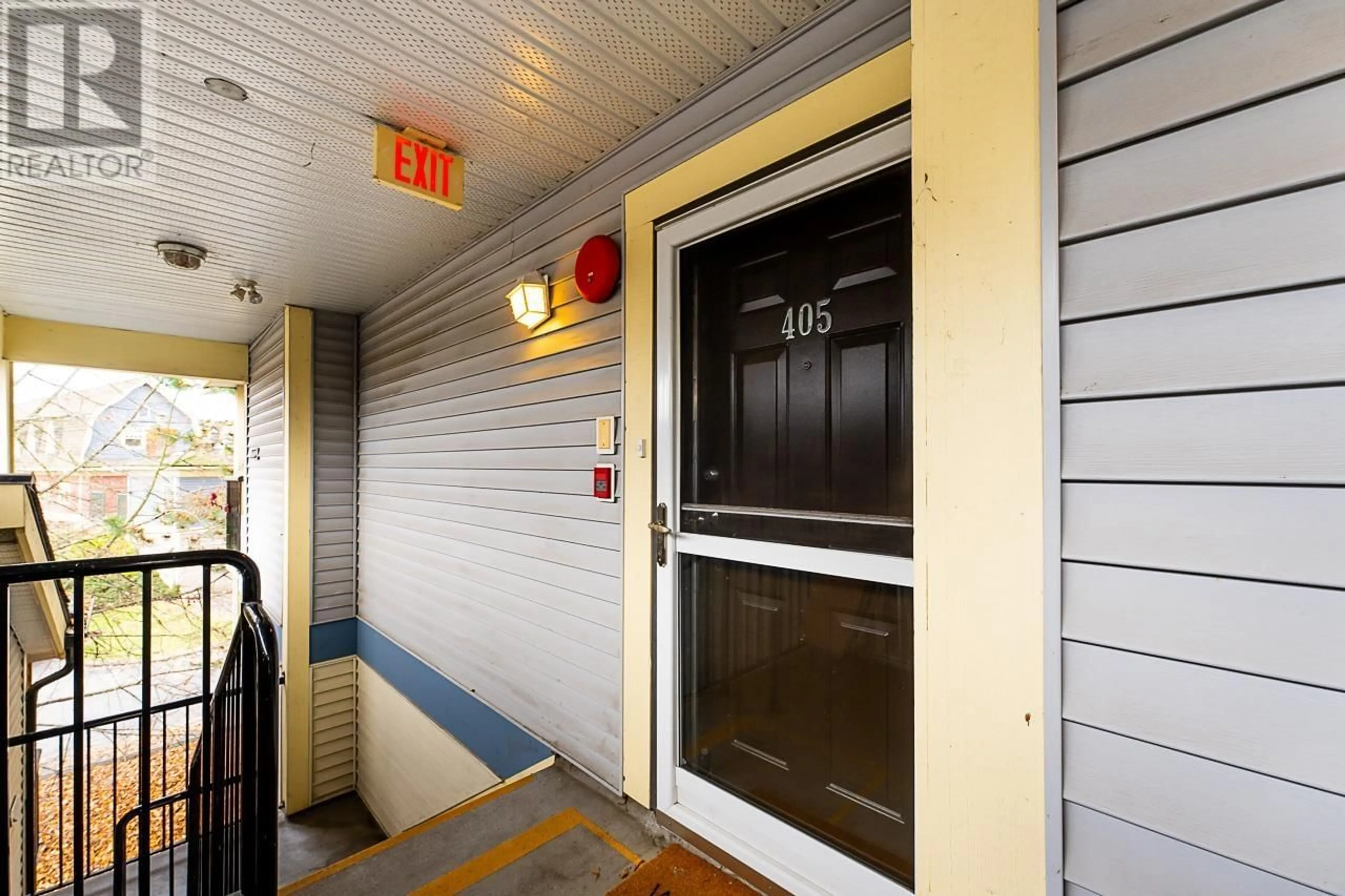 Indoor foyer for 405 102 BEGIN STREET, Coquitlam British Columbia V3K4V2