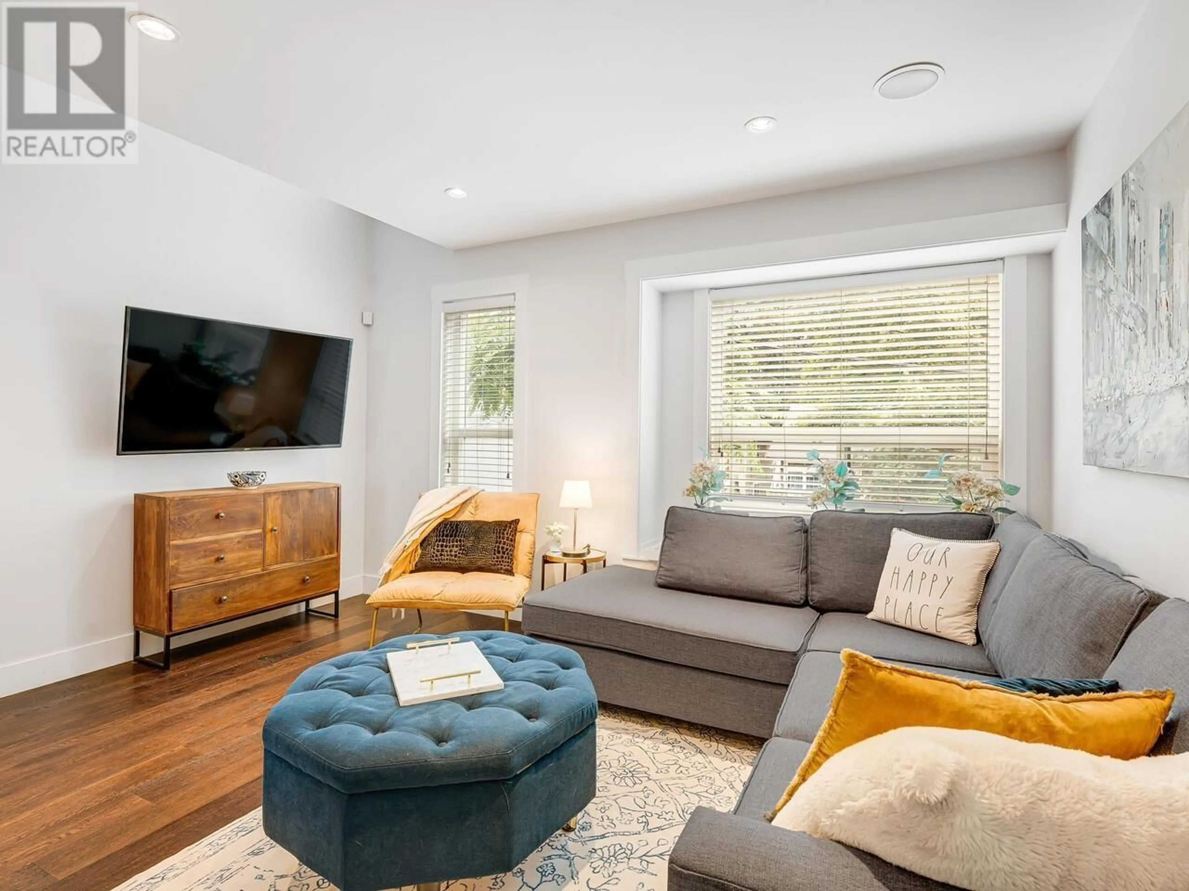 Living room, wood floors for 3335 WINDSOR STREET, Vancouver British Columbia V5V4N1