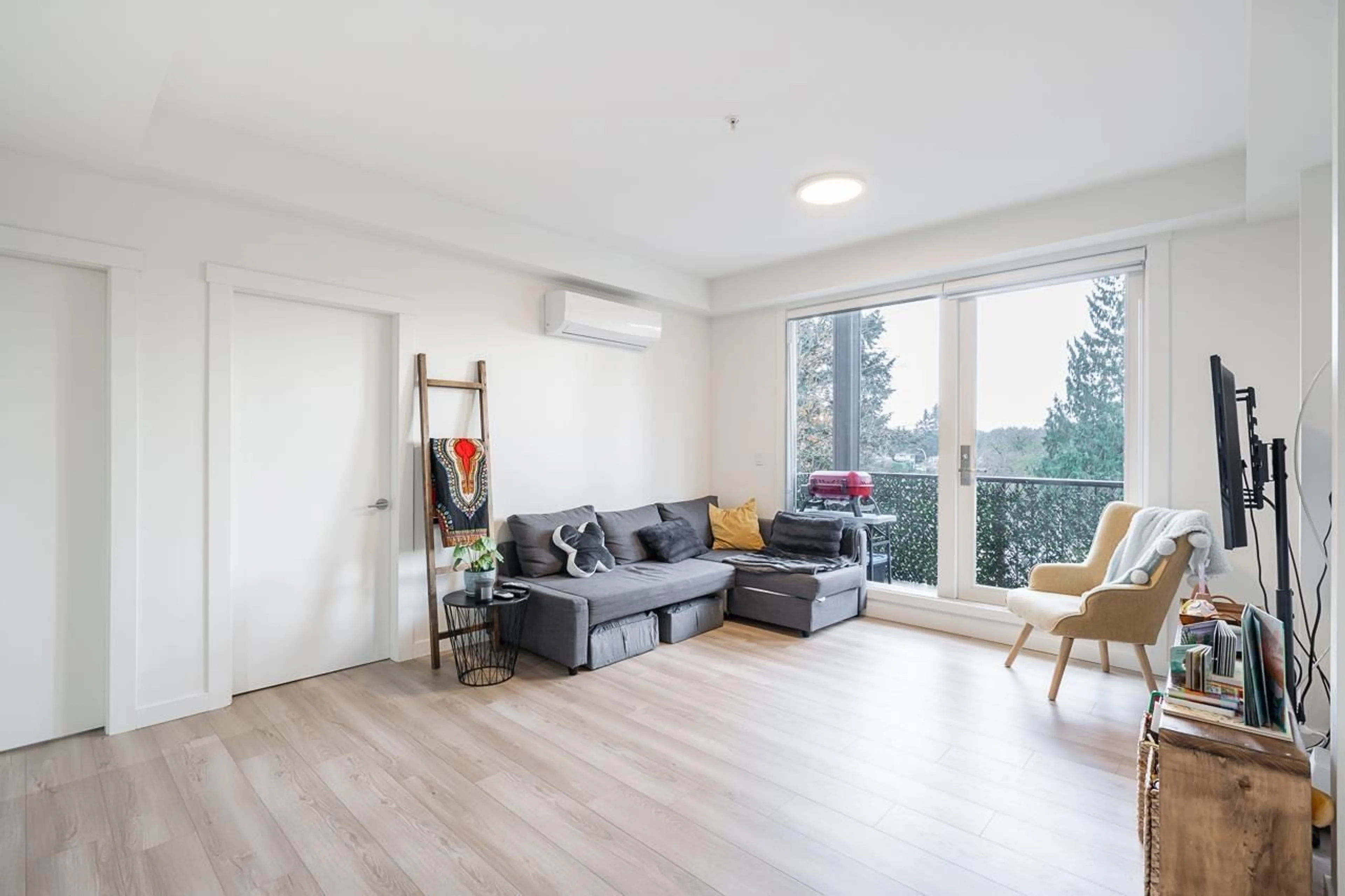 Living room, wood floors for 310 5420 208 STREET, Langley British Columbia V3A0P8