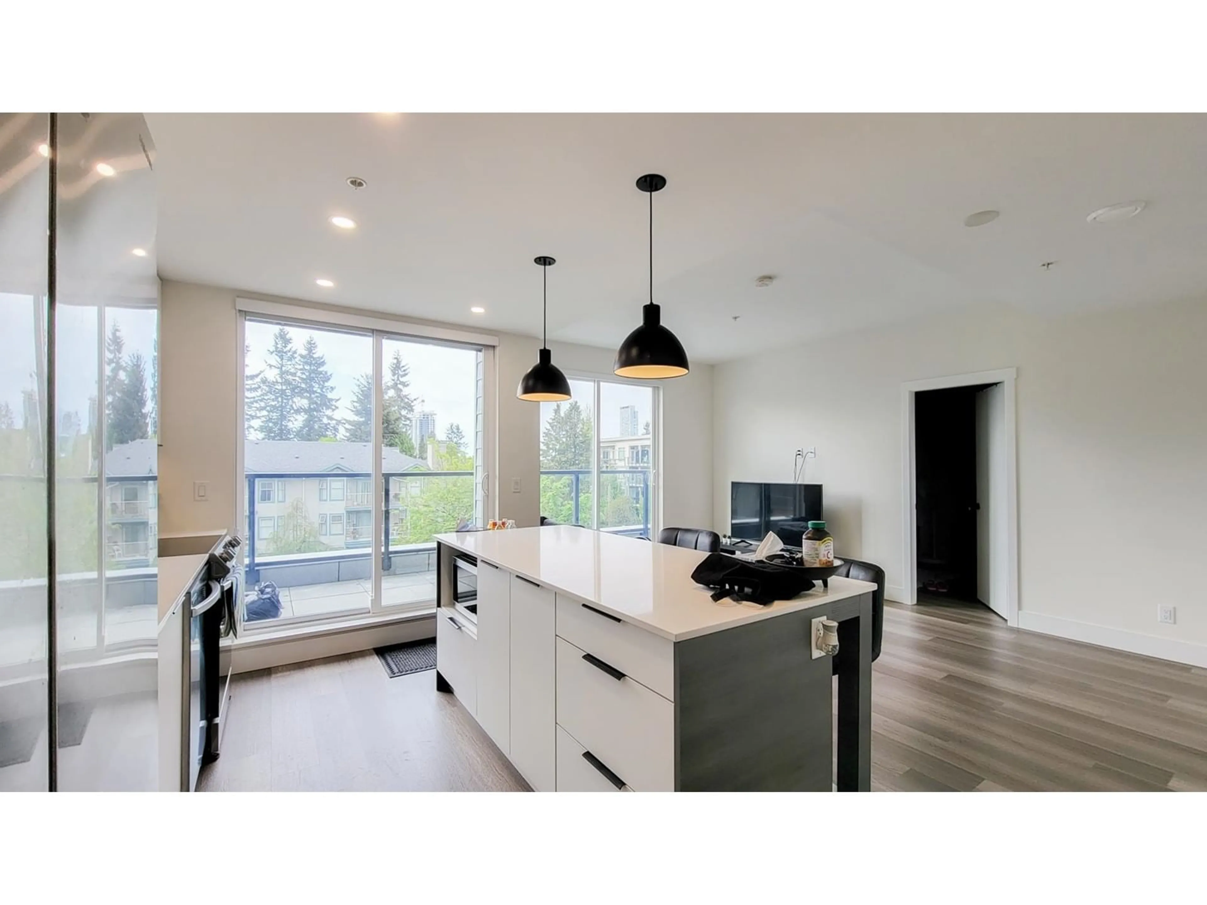 Open concept kitchen for 403 10778 138 STREET, Surrey British Columbia V3T4K8