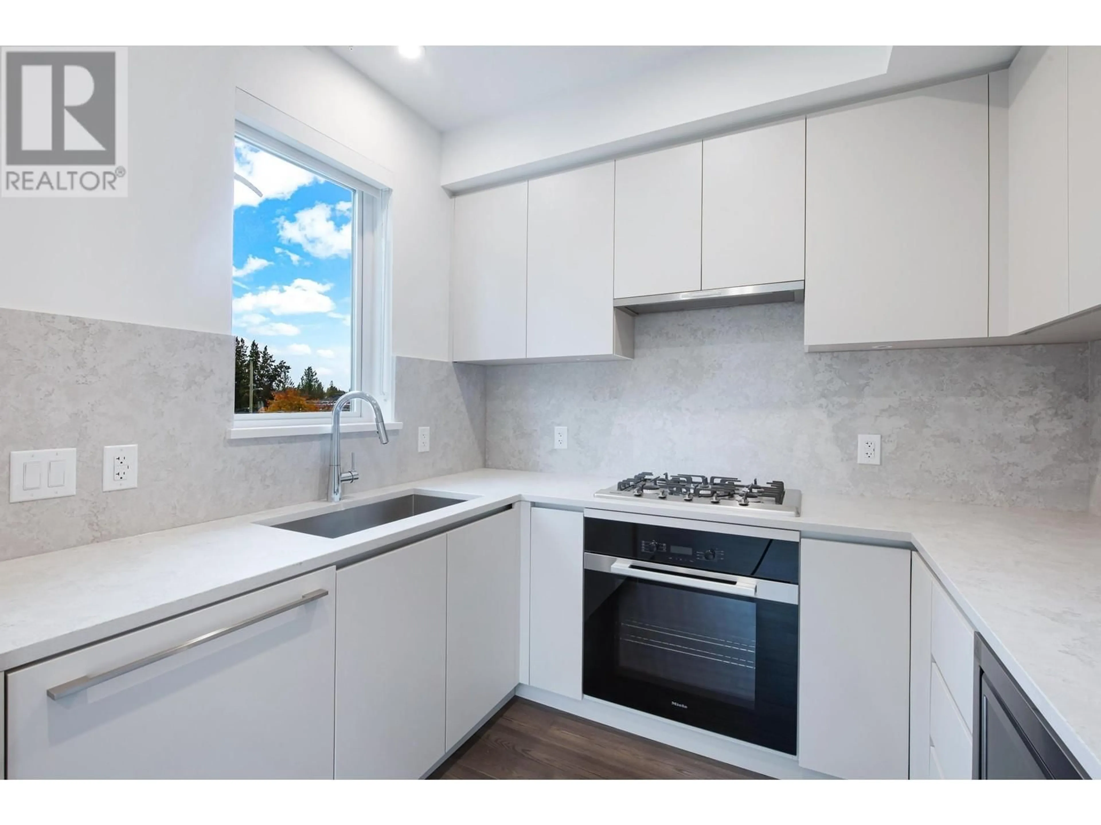 Standard kitchen, wood floors, cottage for 895 W 33RD AVENUE, Vancouver British Columbia V5Z2K5