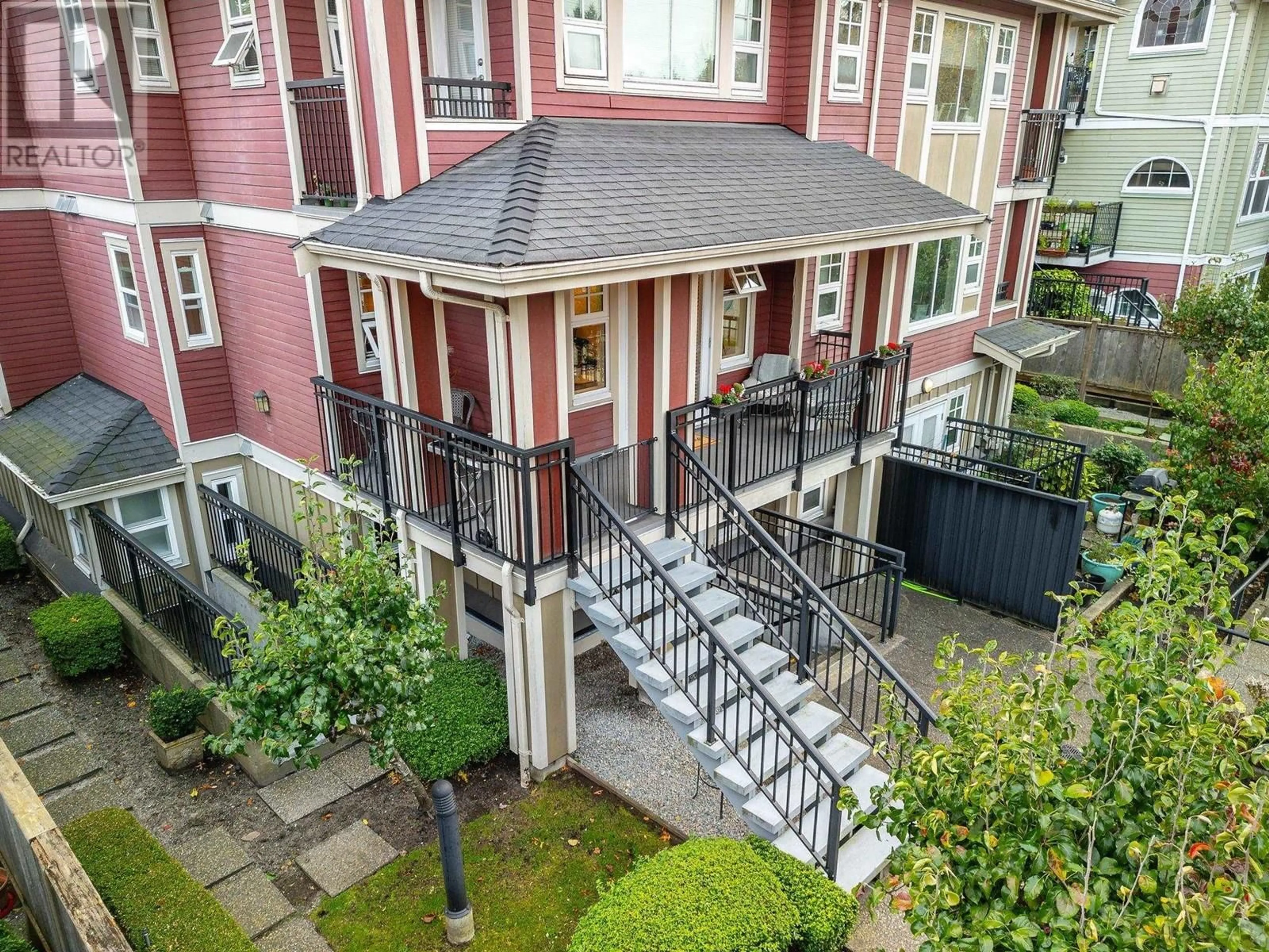 A pic from exterior of the house or condo, the front or back of building for 202 930 W 16TH AVENUE, Vancouver British Columbia V5Z1T2