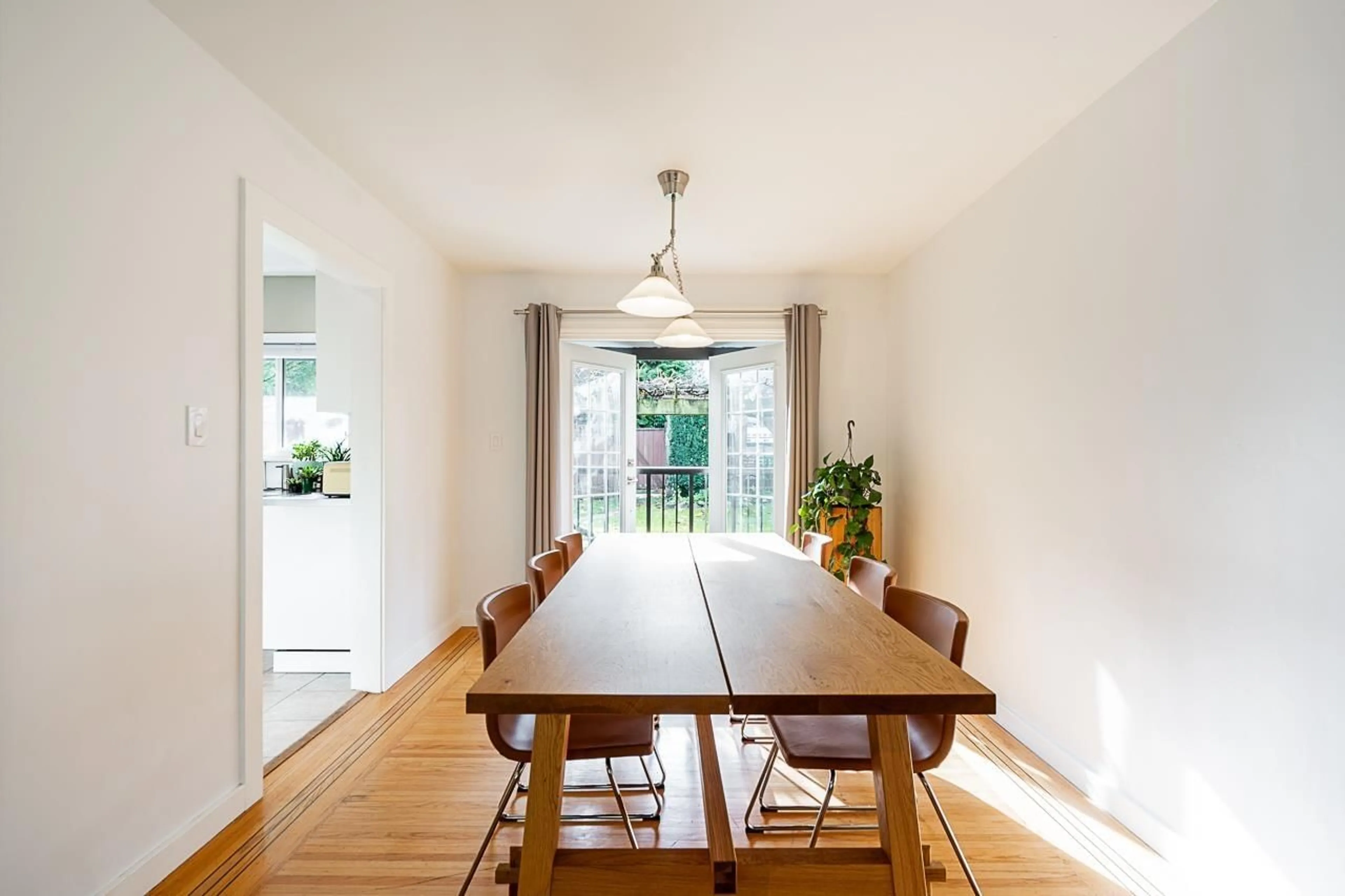 Dining room, wood floors, cottage for 14456 115 AVENUE, Surrey British Columbia V3R2R2