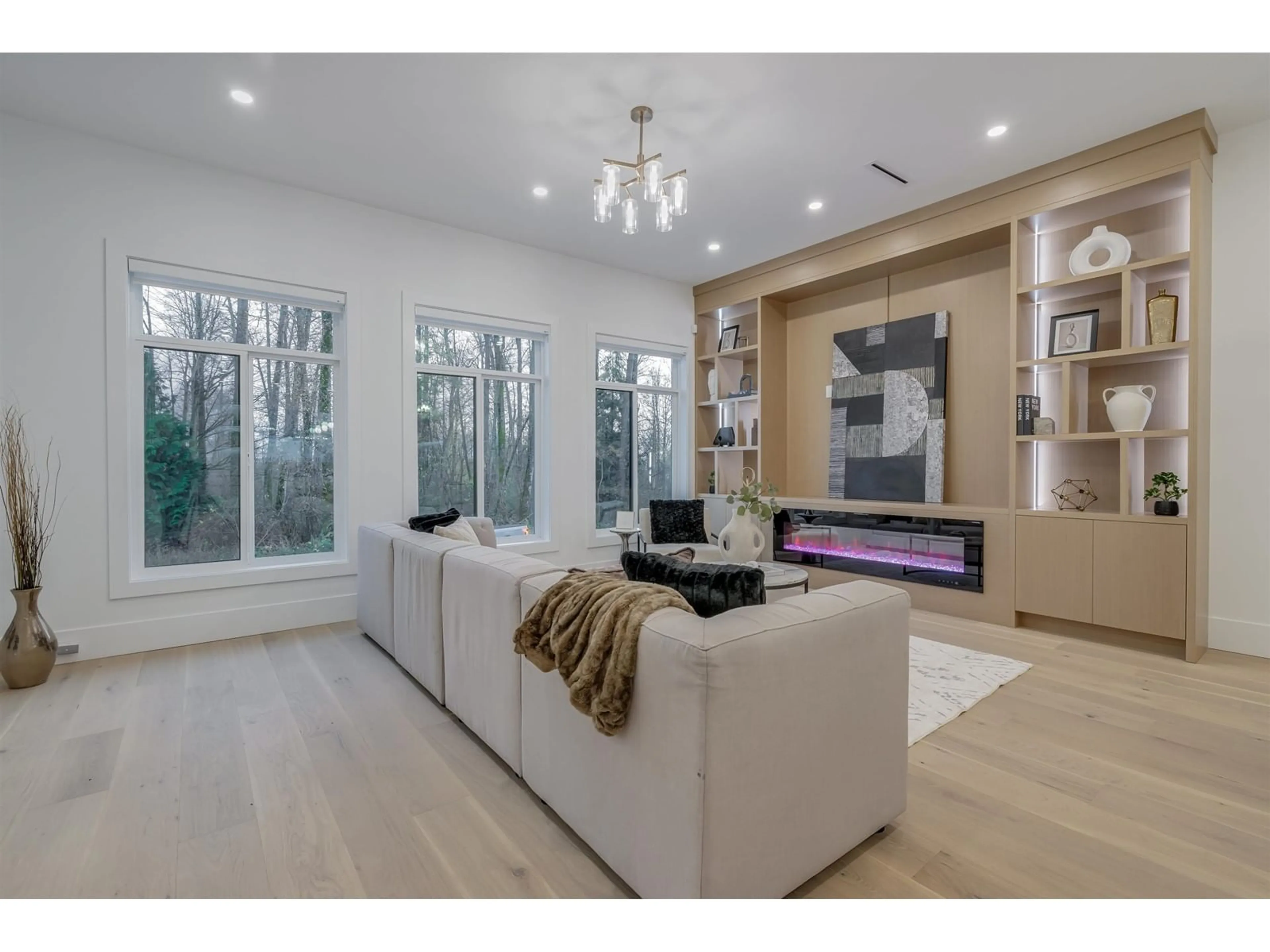 Living room, wood floors for 16647 18 AVENUE, Surrey British Columbia V3Z9X5