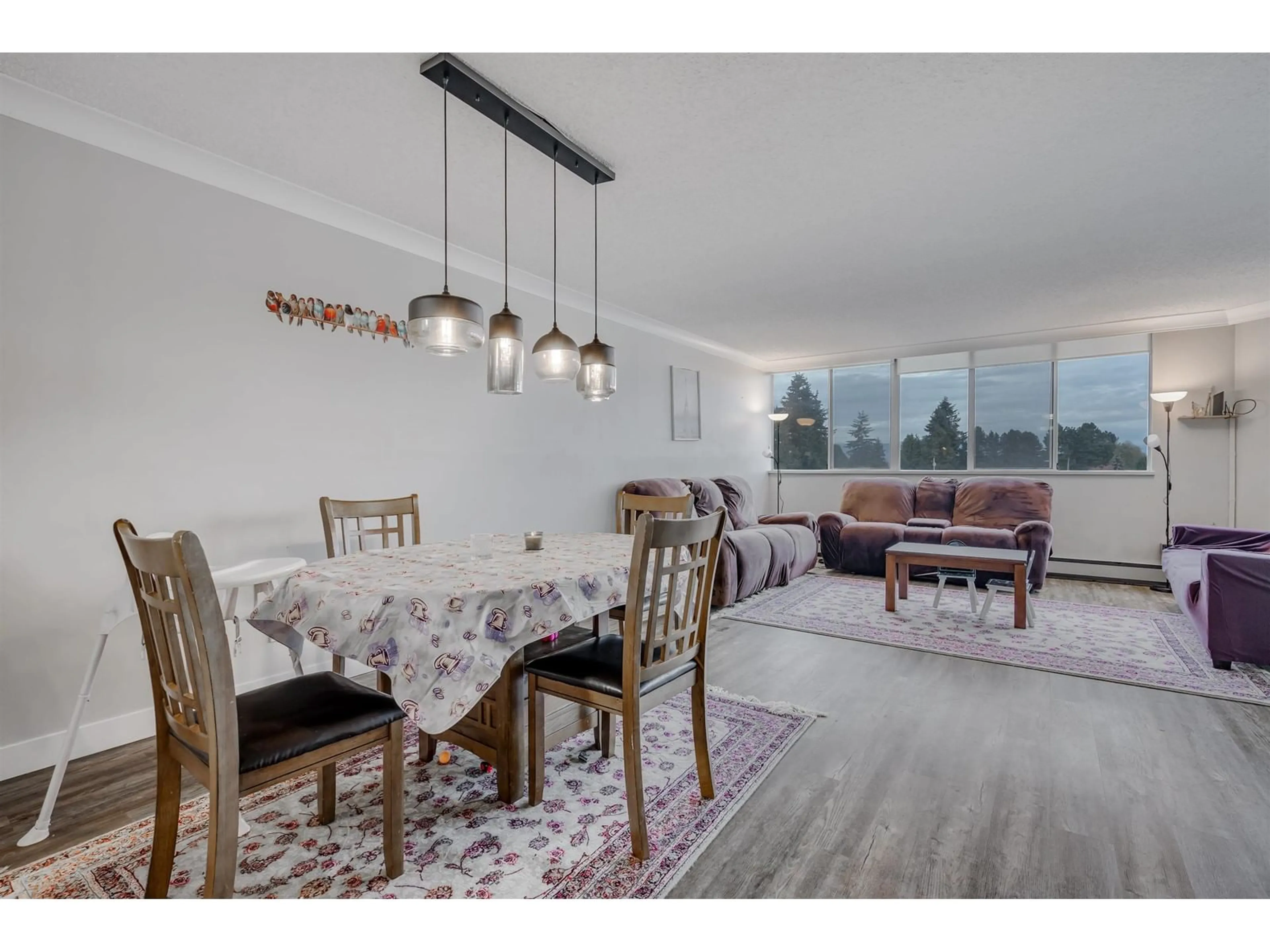 Dining room, carpet floors for 307 11881 88 AVENUE, Delta British Columbia V4C8A2