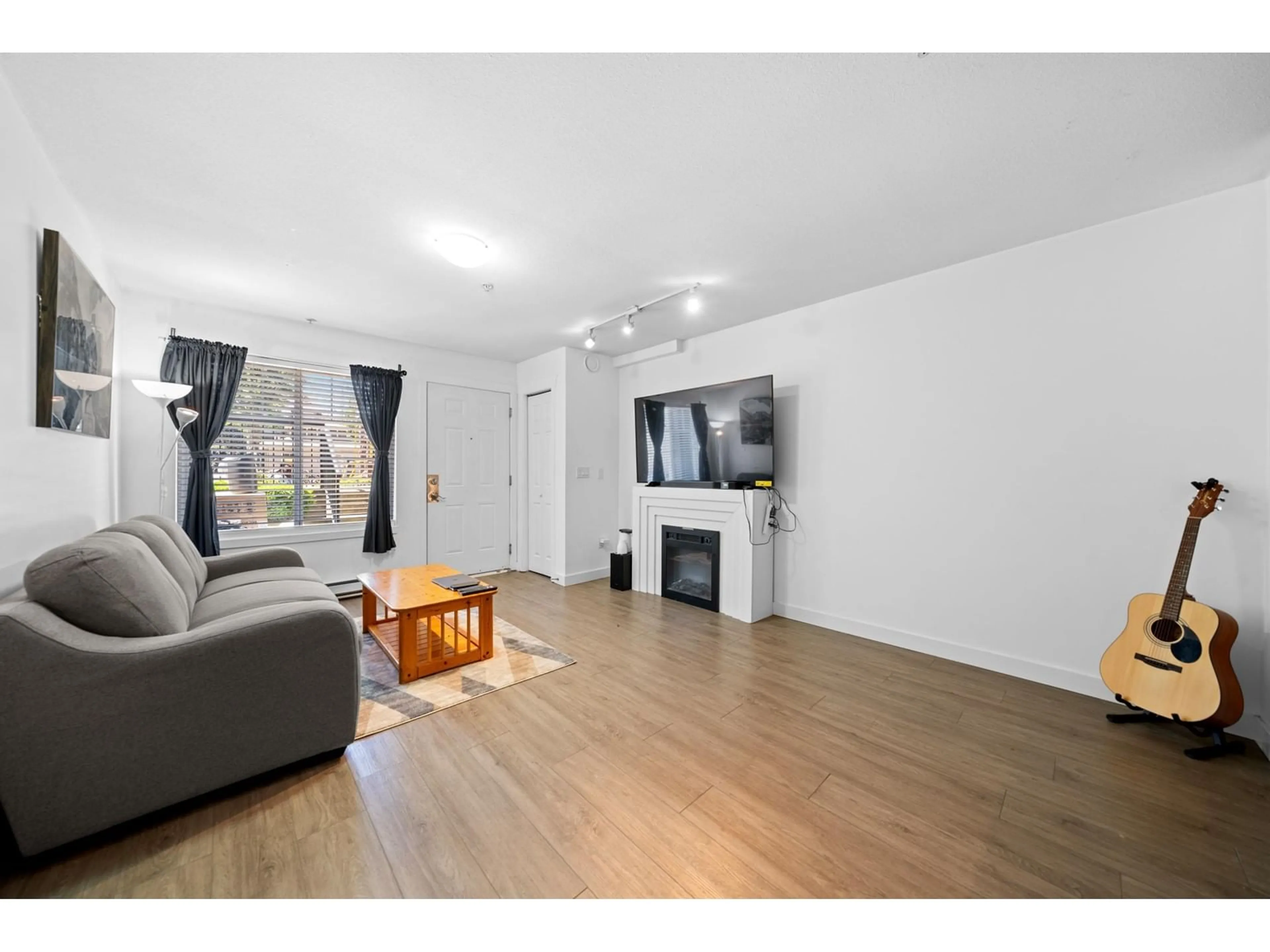 A pic of a room, wood floors for 110 13958 108 AVENUE, Surrey British Columbia V3T0B4