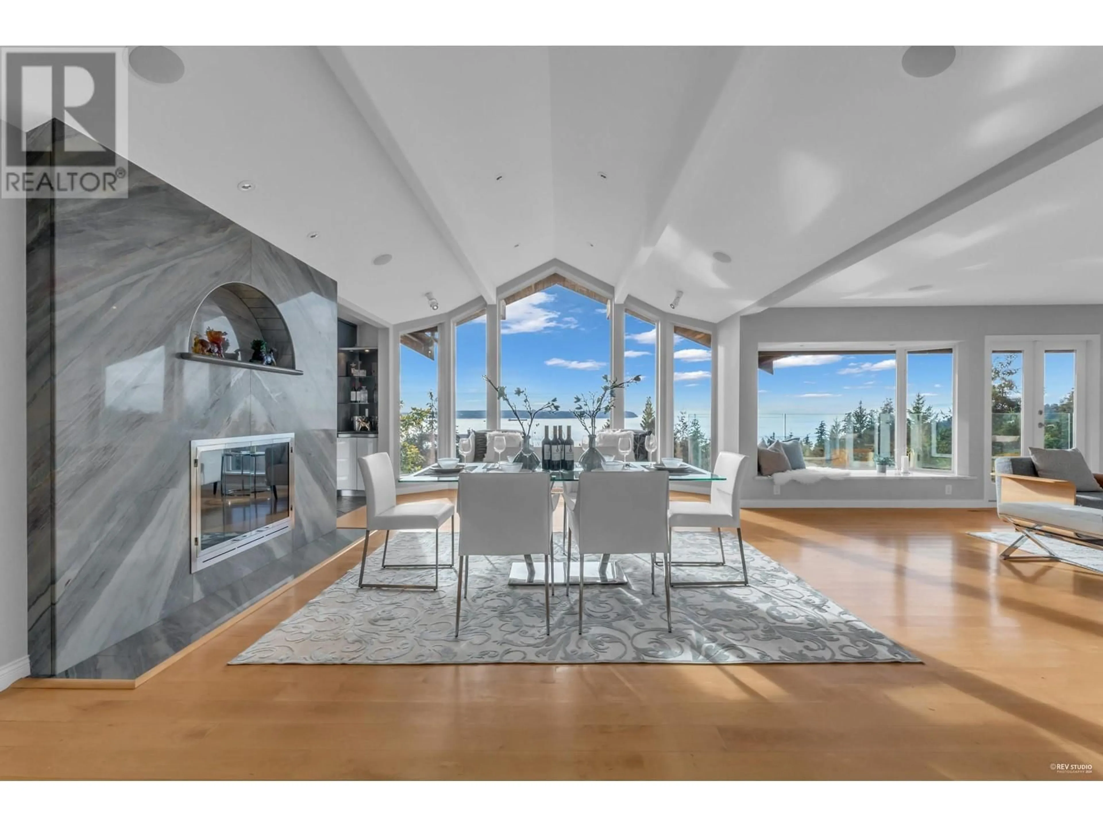 Dining room, wood floors, mountain for 4253 ROCKBANK PLACE, West Vancouver British Columbia V7W1A8