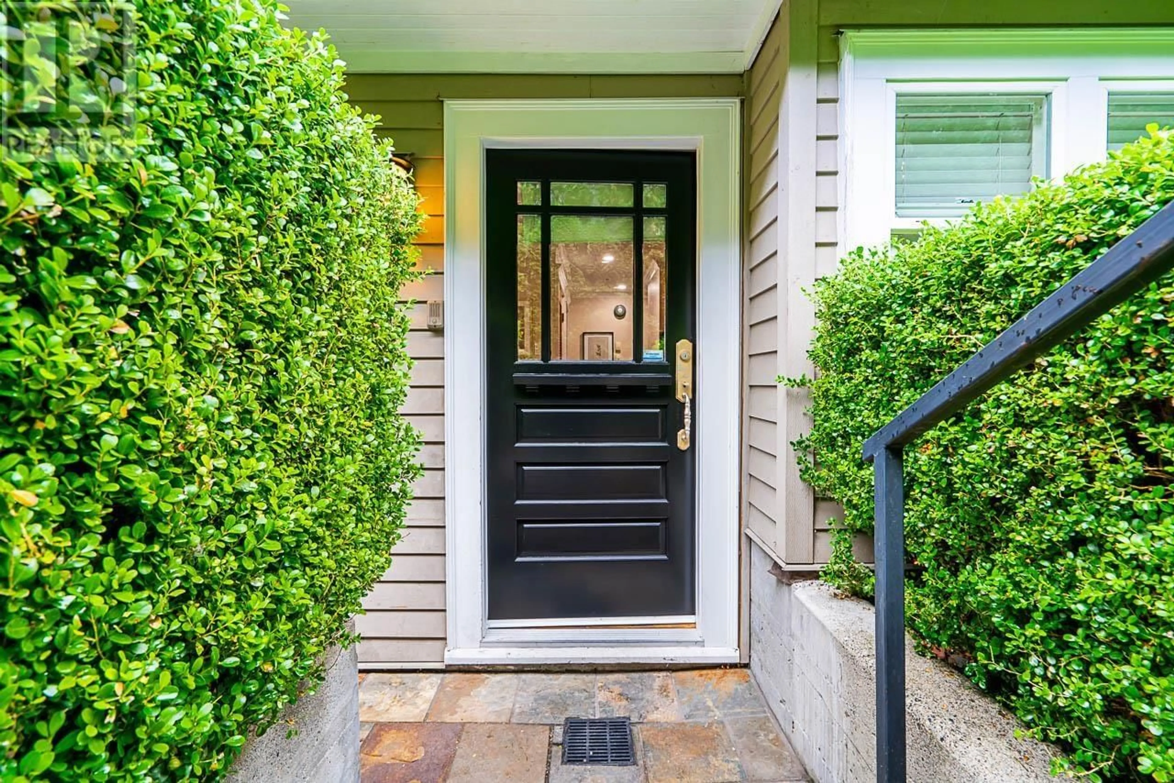 Indoor entryway, wood floors for 2478 W 5TH AVENUE, Vancouver British Columbia V6K1S8