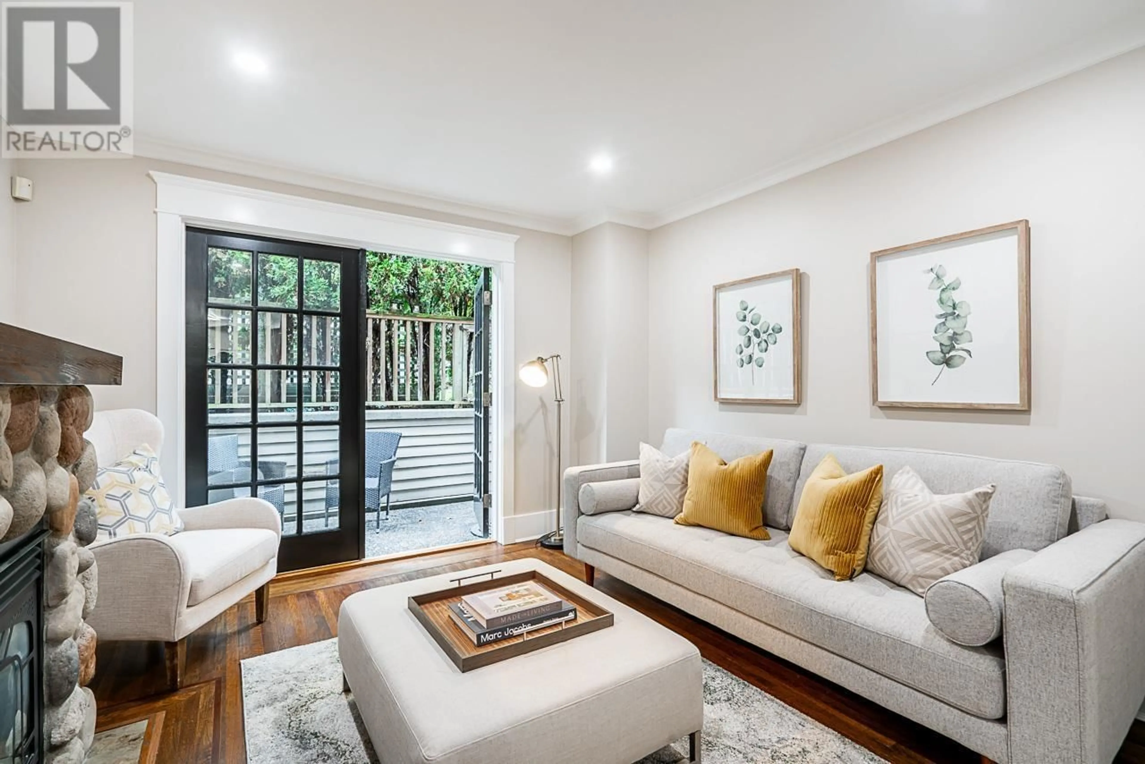 Living room, wood floors for 2478 W 5TH AVENUE, Vancouver British Columbia V6K1S8